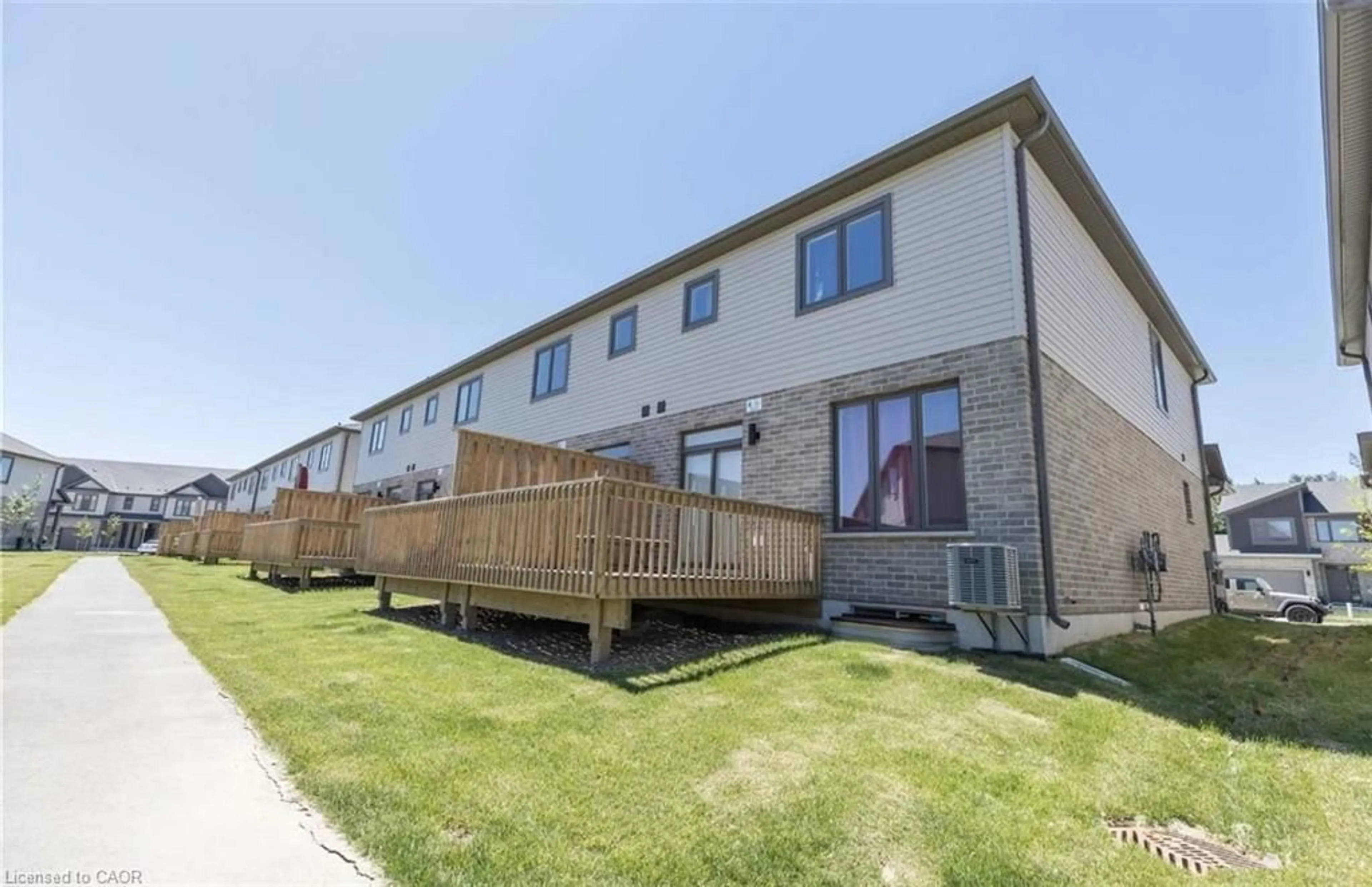 Patio, street for 705 Chelton Rd, London Ontario N6M 0J1