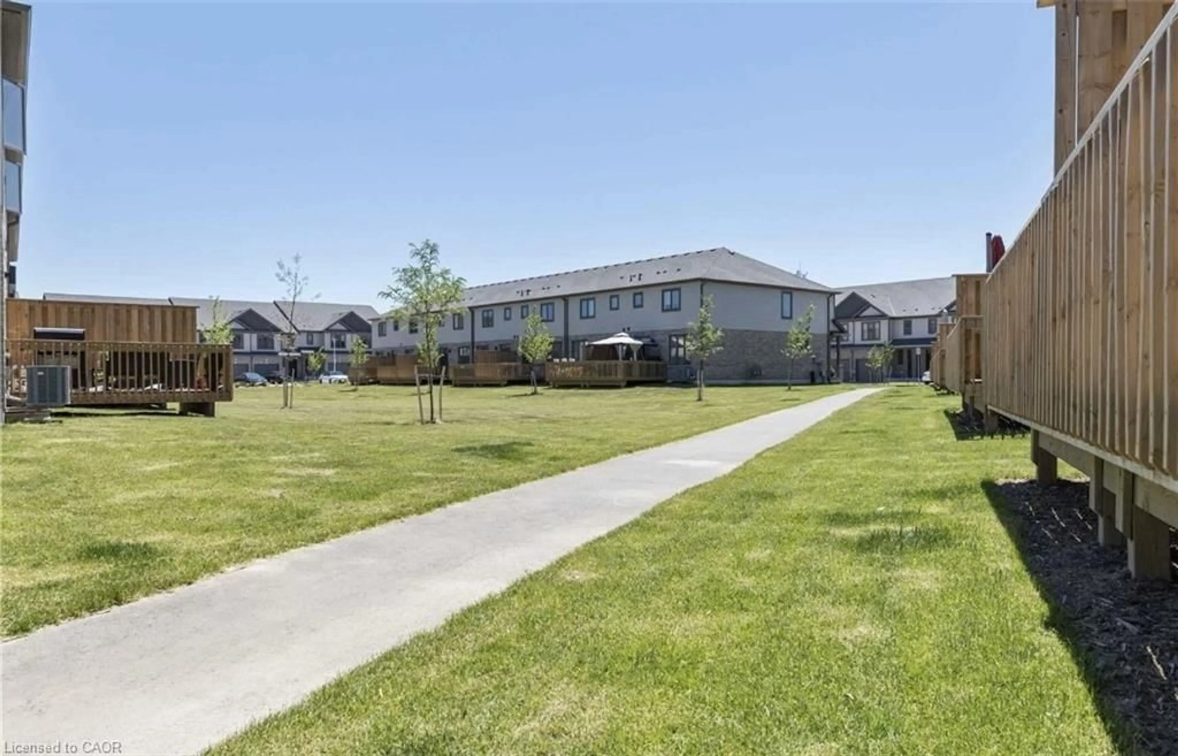 Patio, street for 705 Chelton Rd, London Ontario N6M 0J1