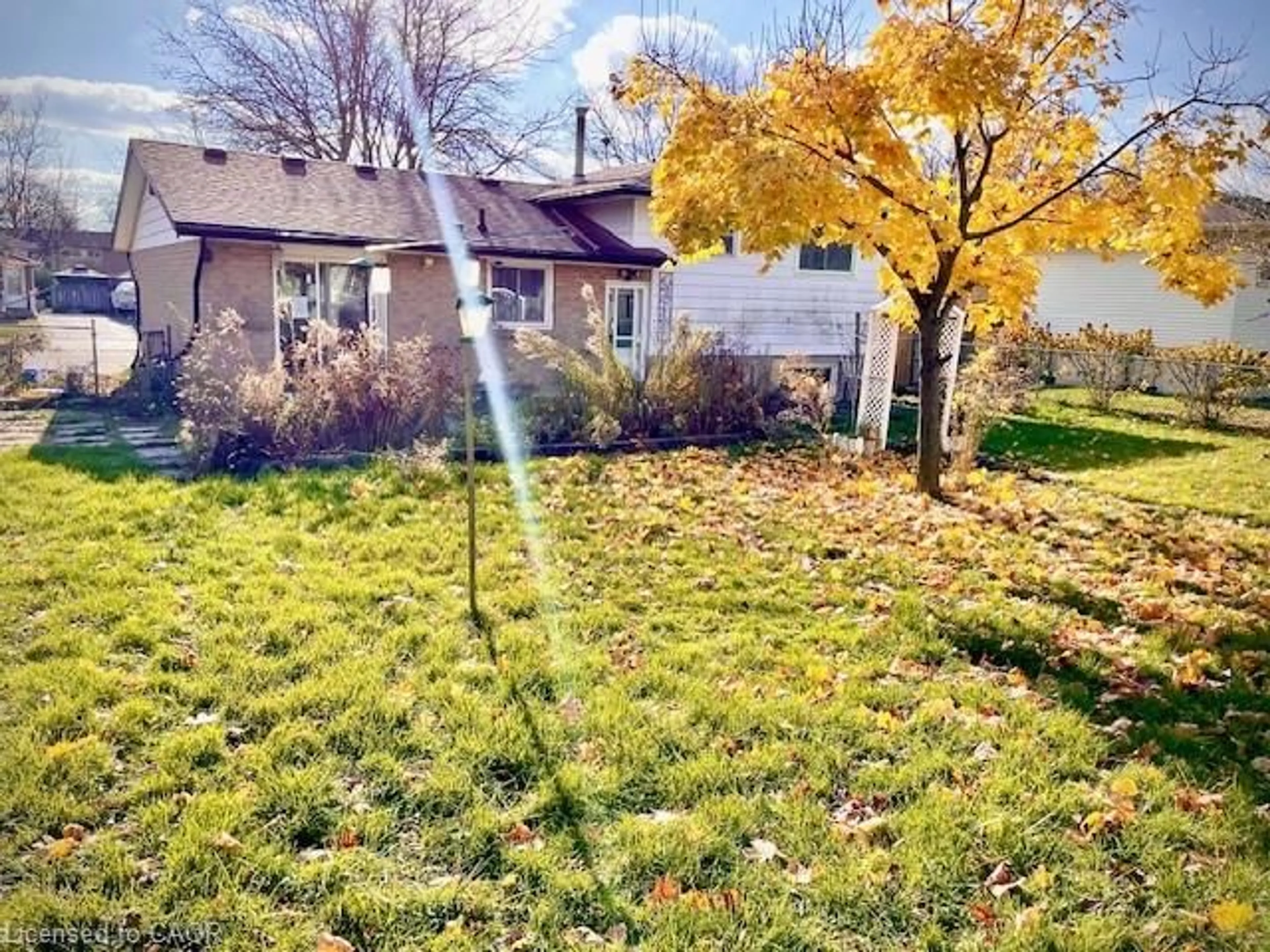 A pic from outside/outdoor area/front of a property/back of a property/a pic from drone, street for 7053 Bonnie St, Niagara Falls Ontario L2G 7N1