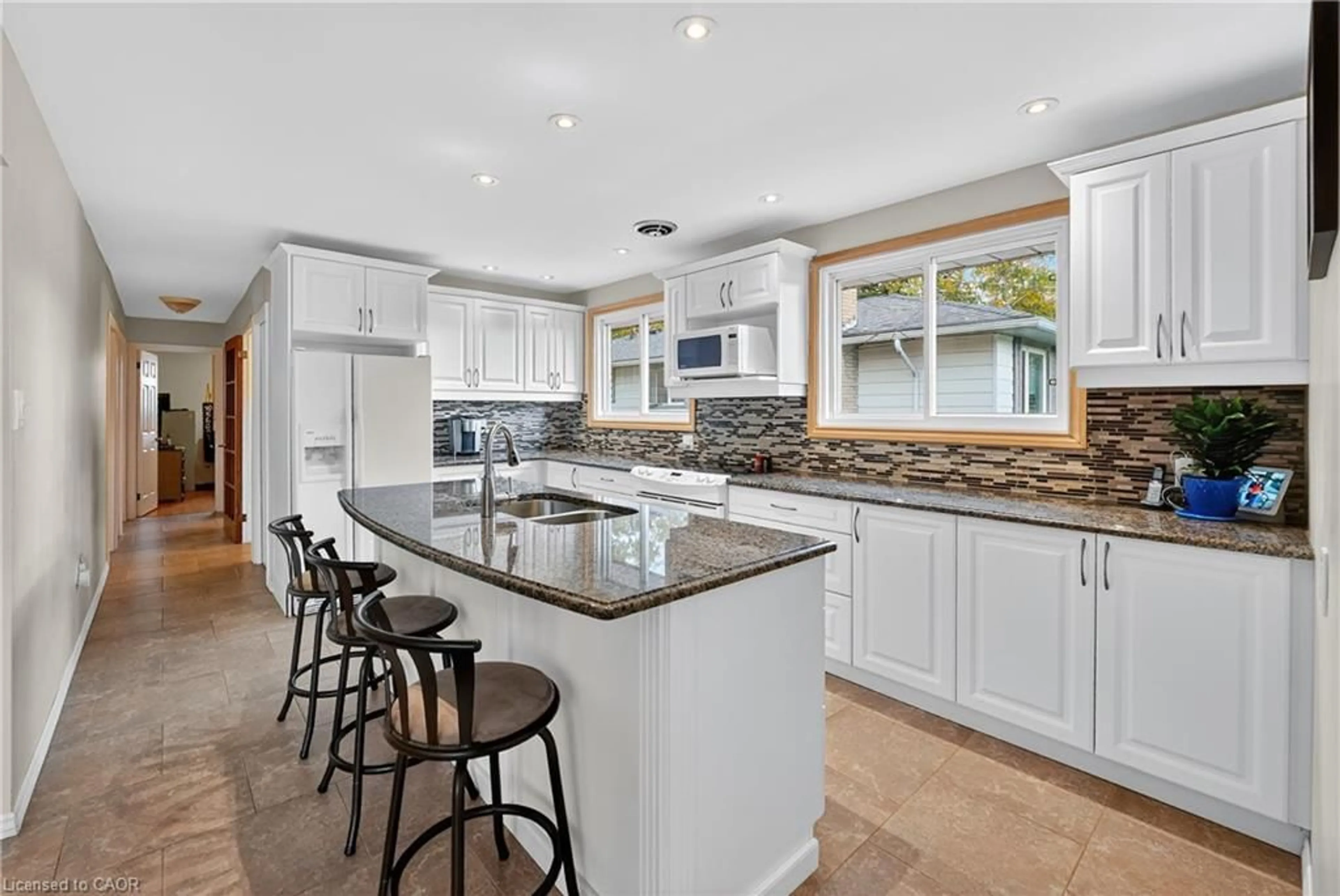 Open concept kitchen, ceramic/tile floor for 120 Kinross St, Caledonia Ontario N3W 1K1