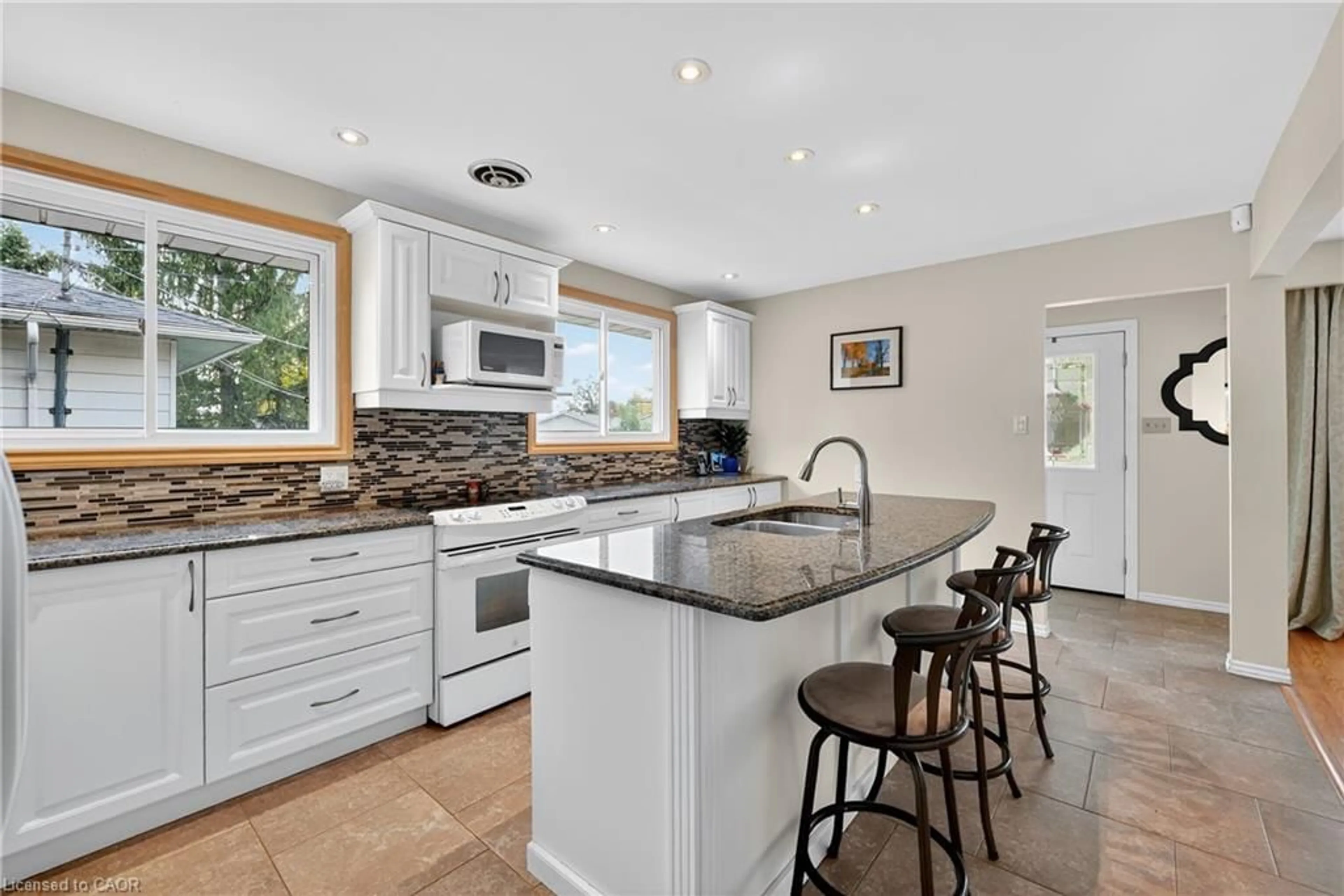 Open concept kitchen, ceramic/tile floor for 120 Kinross St, Caledonia Ontario N3W 1K1