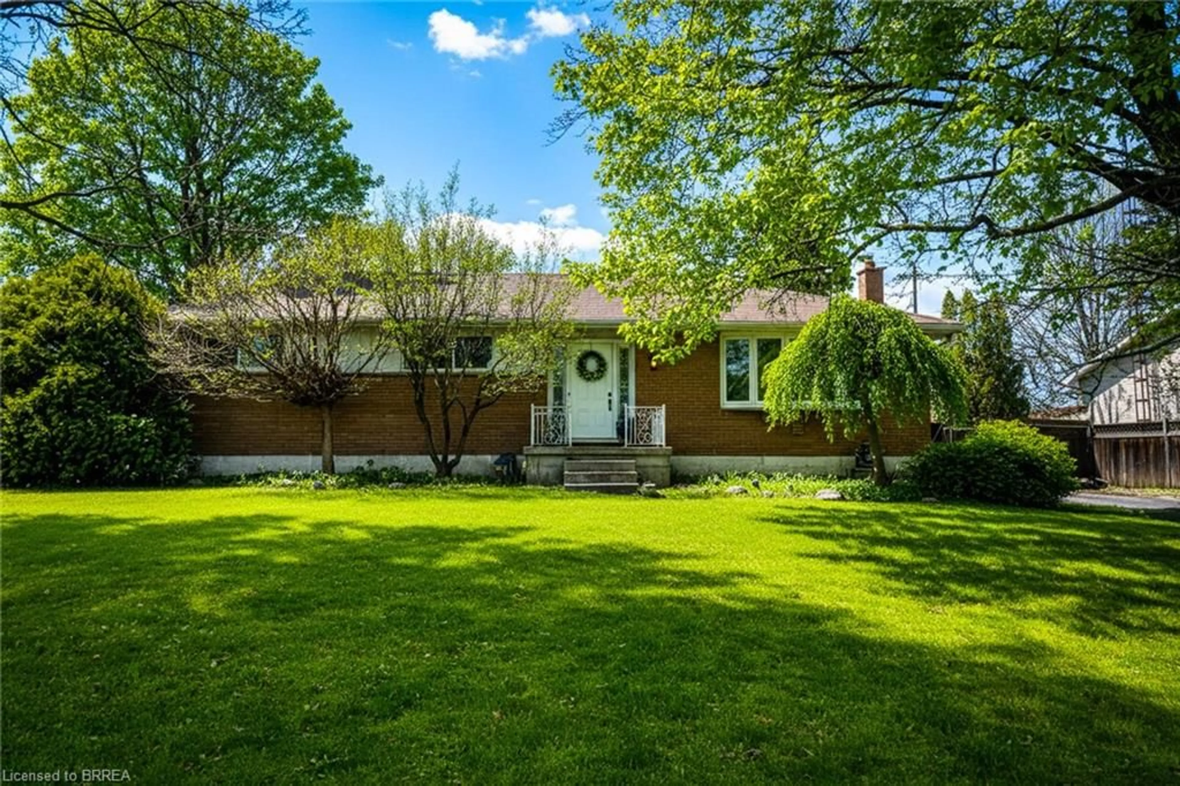 A pic from outside/outdoor area/front of a property/back of a property/a pic from drone, street for 6 Bayly Dr, Paris Ontario N3L 2P9