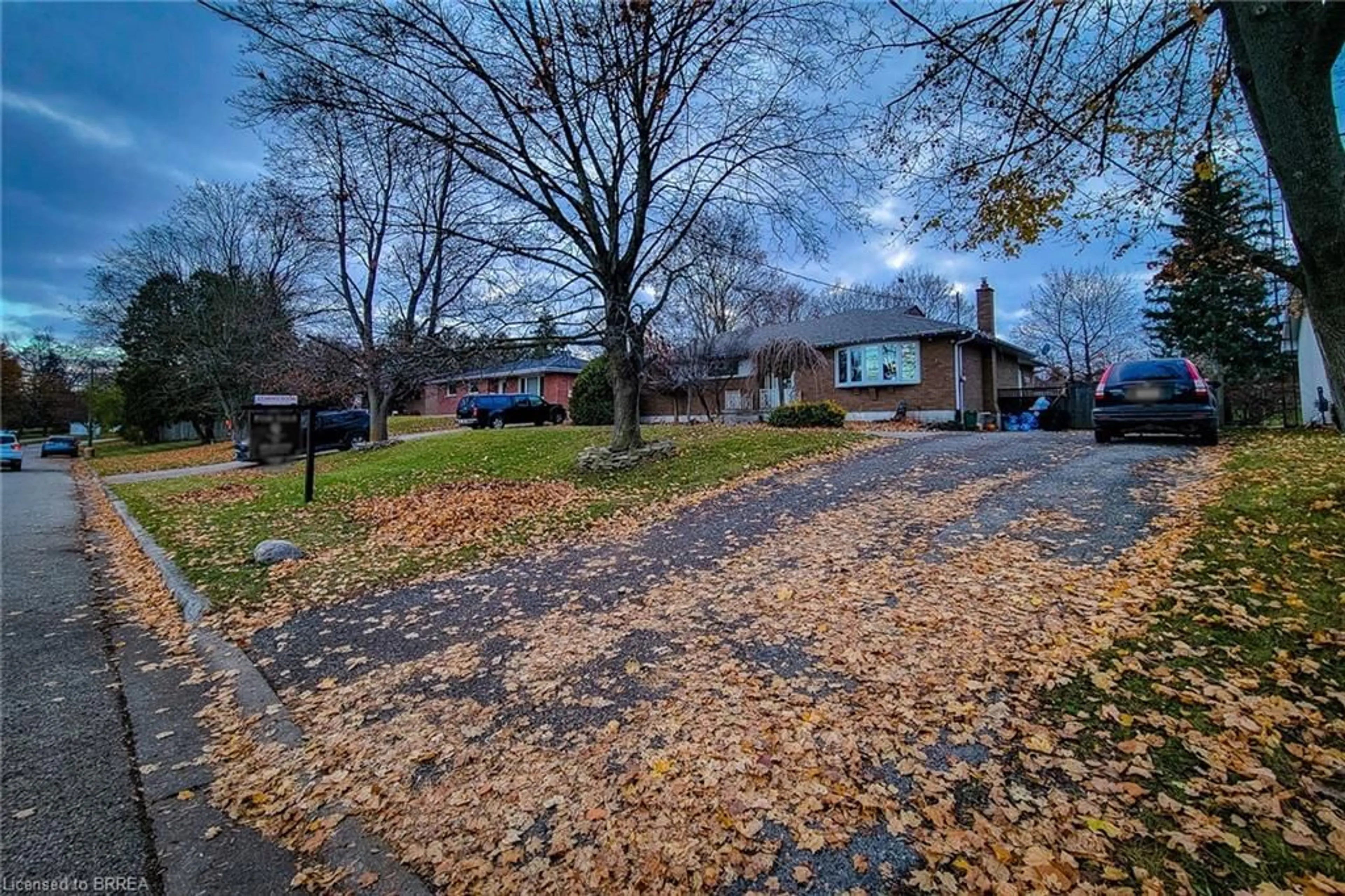 A pic from outside/outdoor area/front of a property/back of a property/a pic from drone, street for 6 Bayly Dr, Paris Ontario N3L 2P9