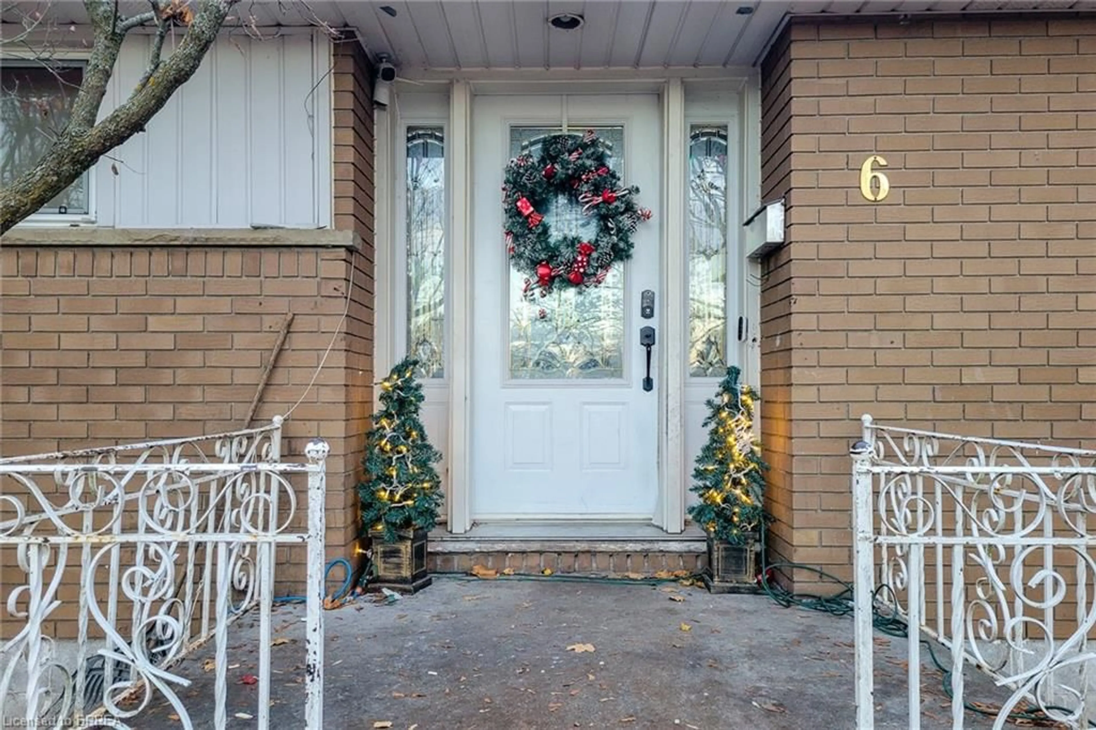 Indoor entryway for 6 Bayly Dr, Paris Ontario N3L 2P9