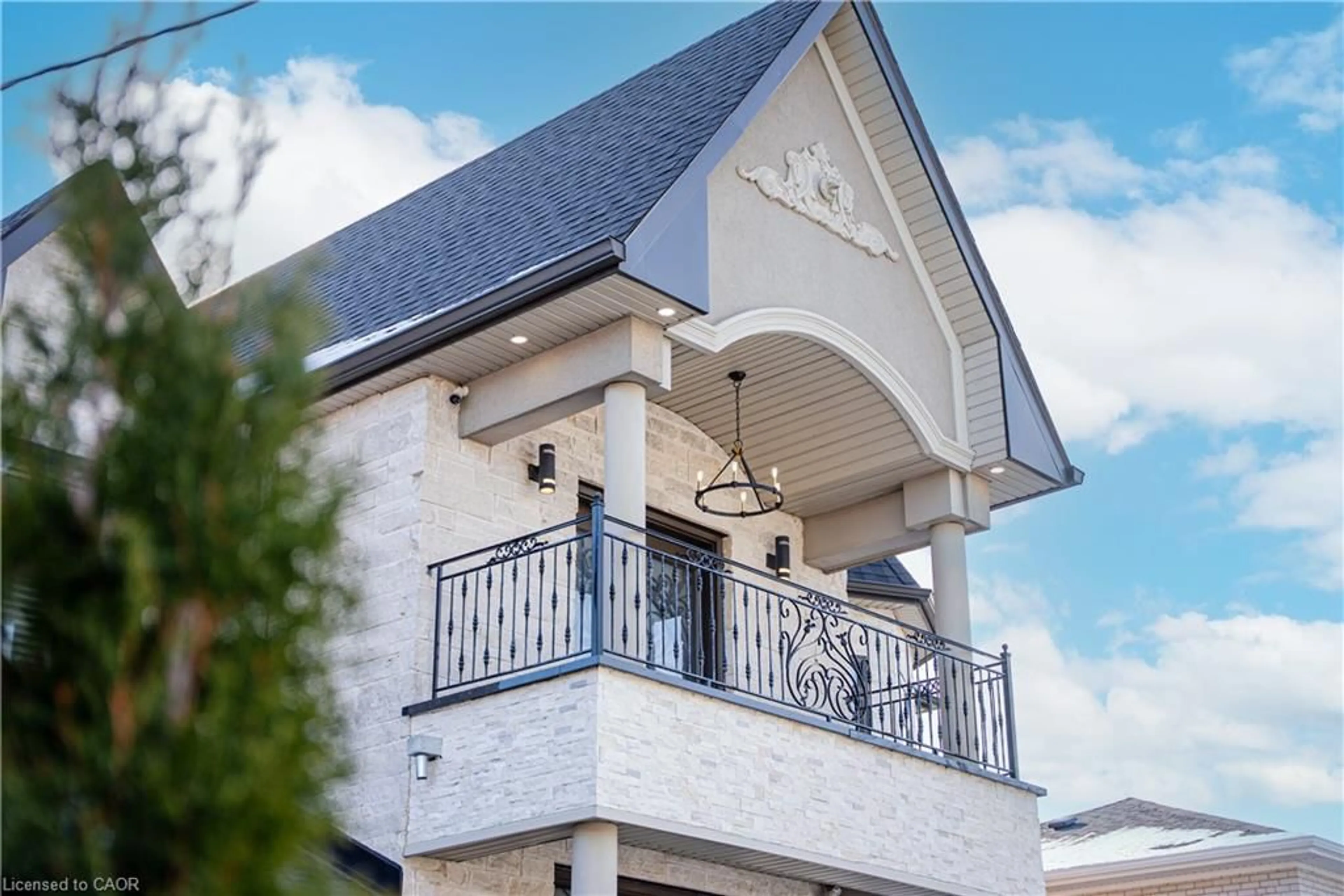 Home with vinyl exterior material, unknown for 23 Hillcrest Ave, Peel Ontario L6W 1Y7