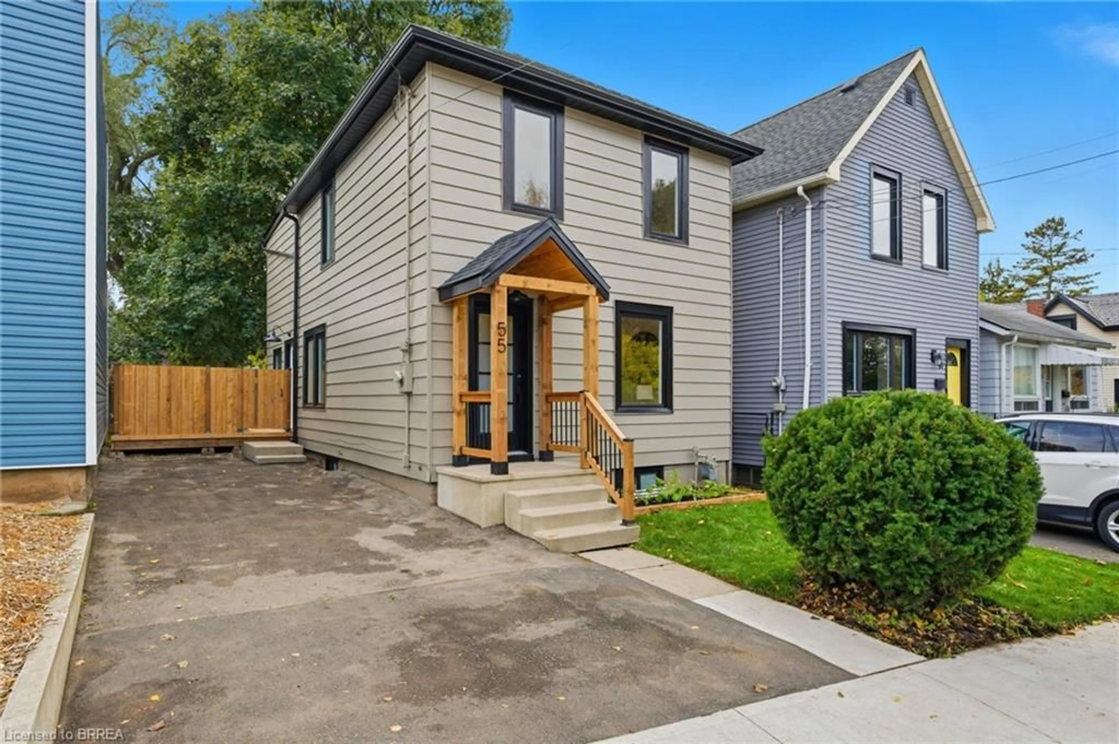 Home with vinyl exterior material, street for 55 Jones St, Hamilton Ontario L8R 1X9