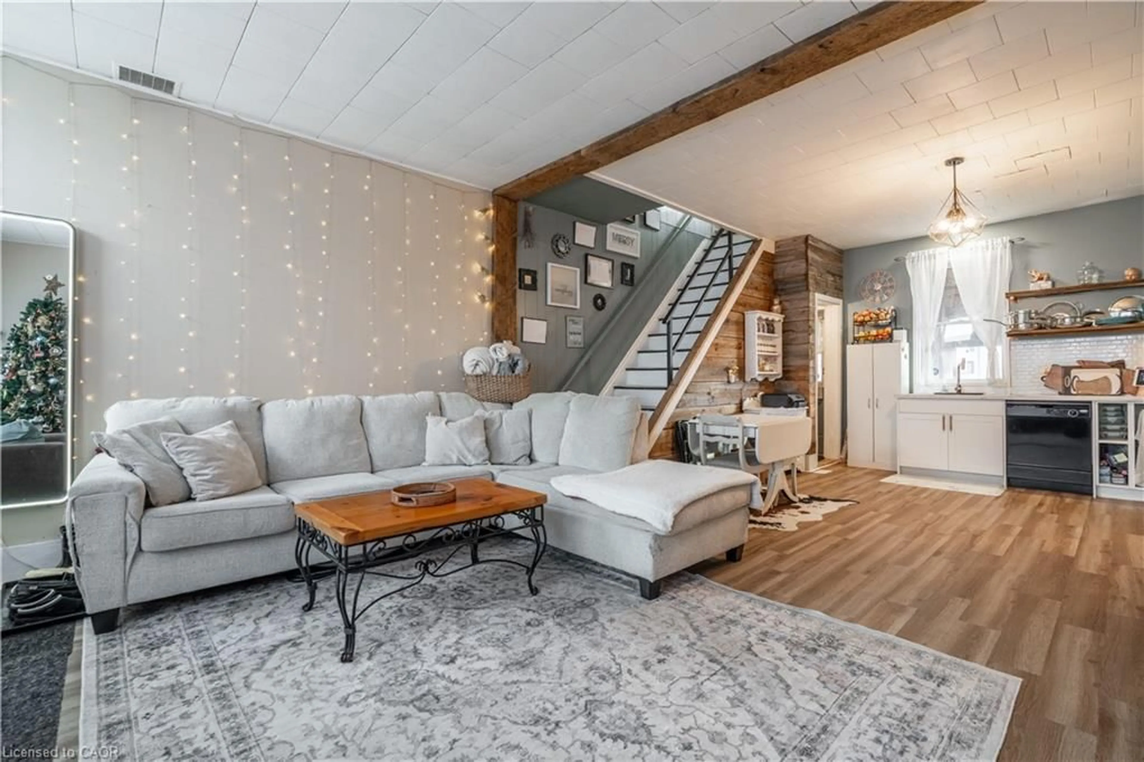 Living room with furniture, unknown for 18 King St #A&B, Cayuga Ontario N0A 1E0