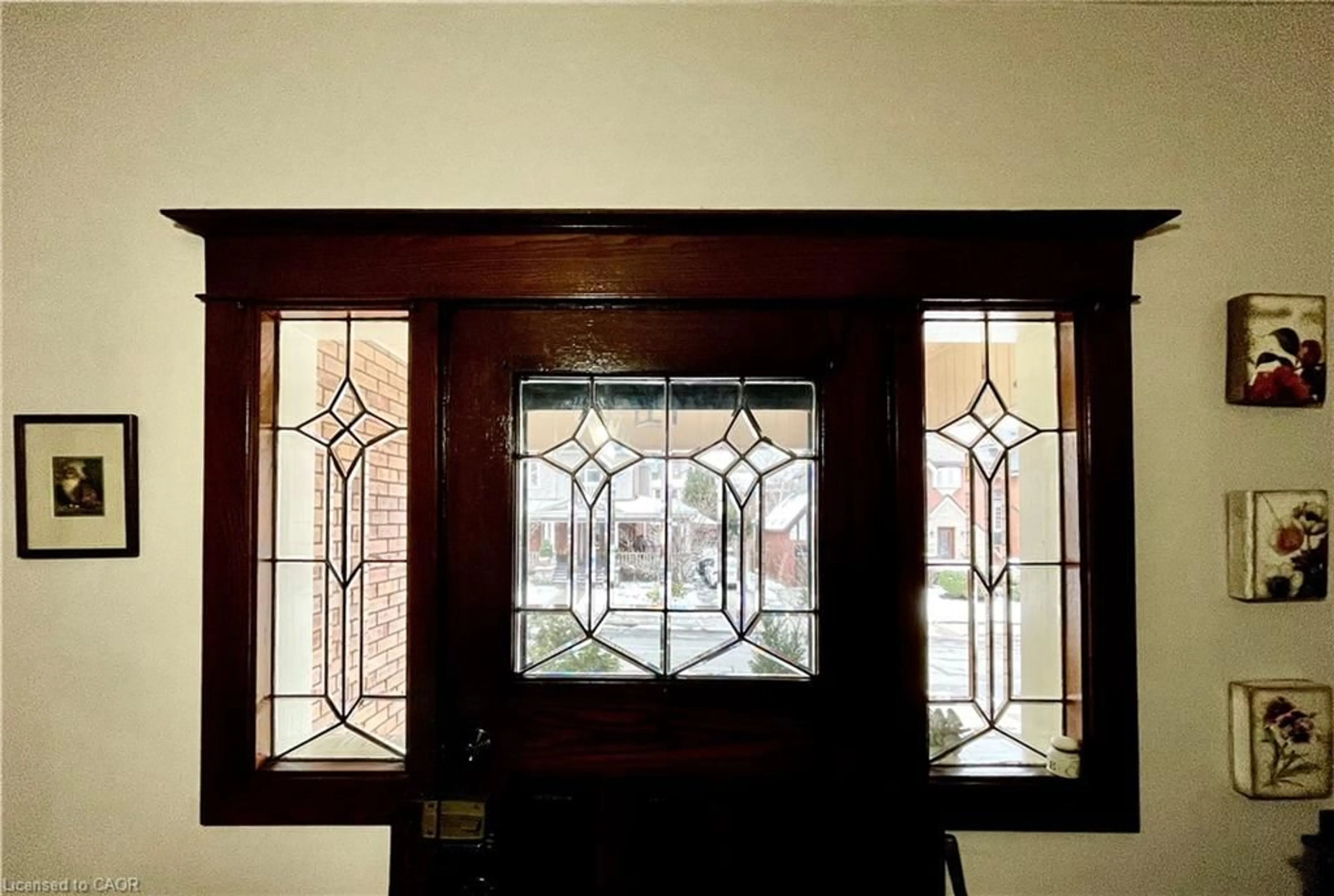 Indoor entryway for 25 Fairmount Ave, Hamilton Ontario L8P 3Z4