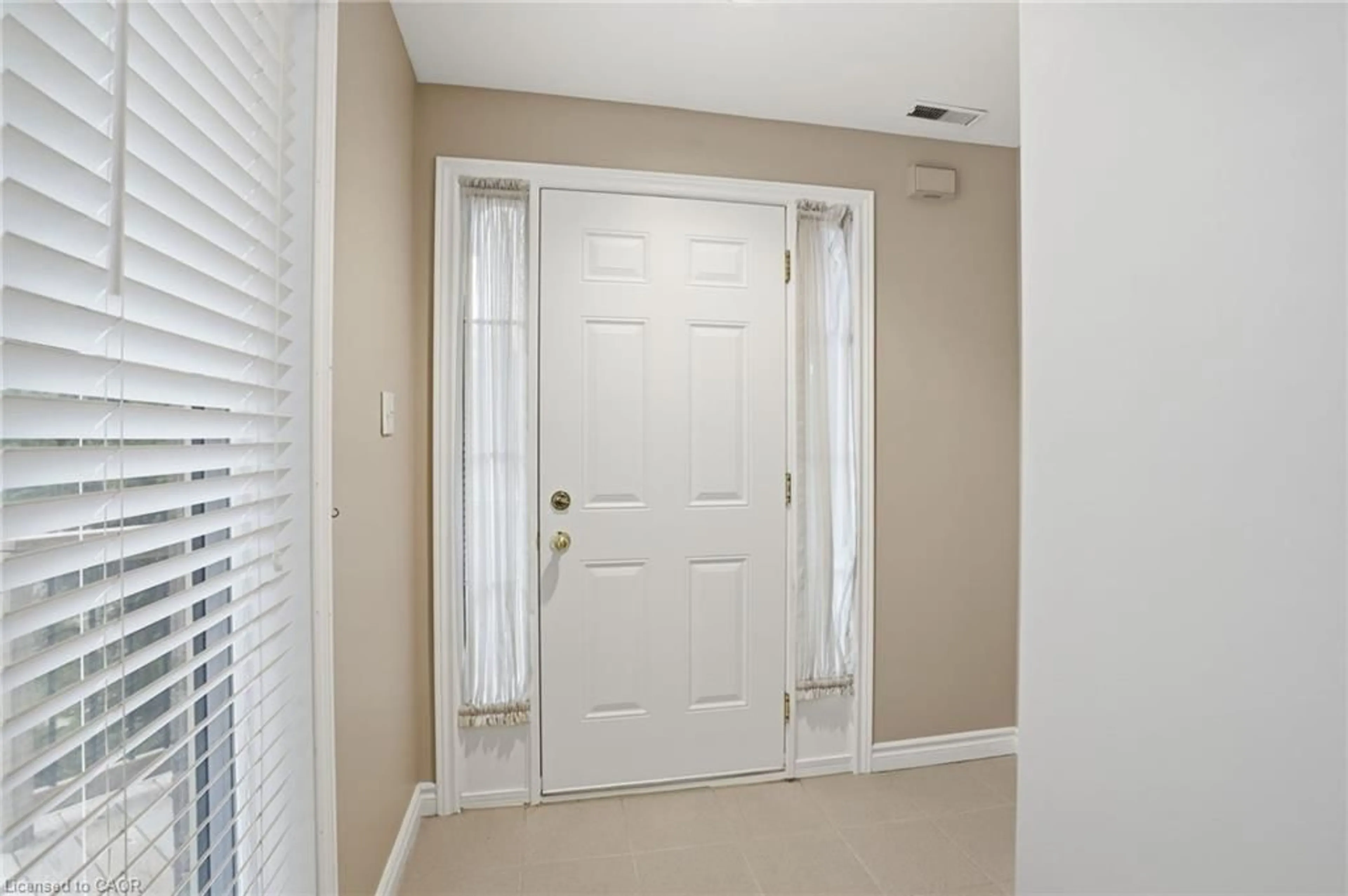 Indoor entryway for 3230 New St #7, Burlington Ontario L7N 1M8