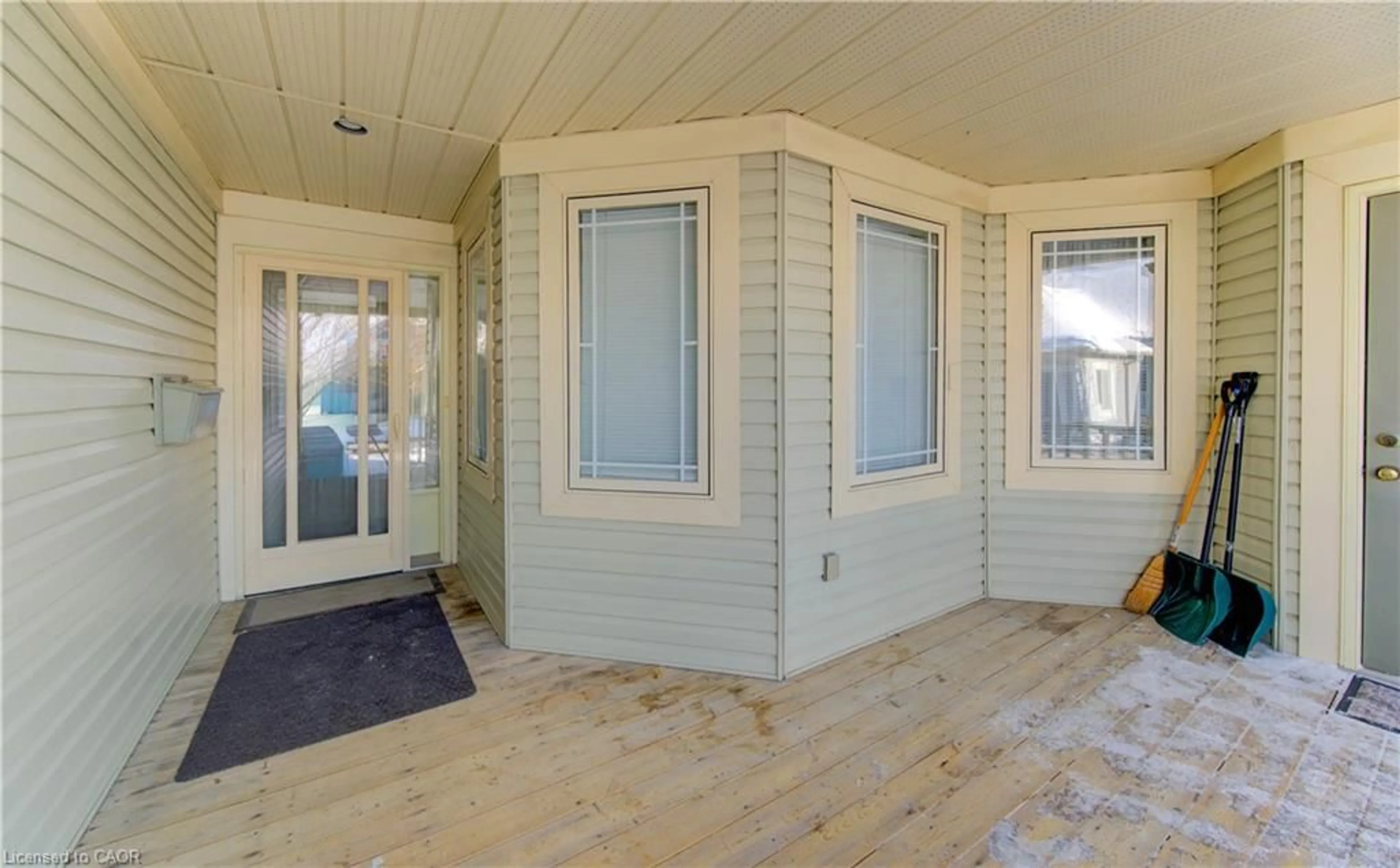 Indoor entryway for 50 Midland Dr #14, Kitchener Ontario N2A 2A7