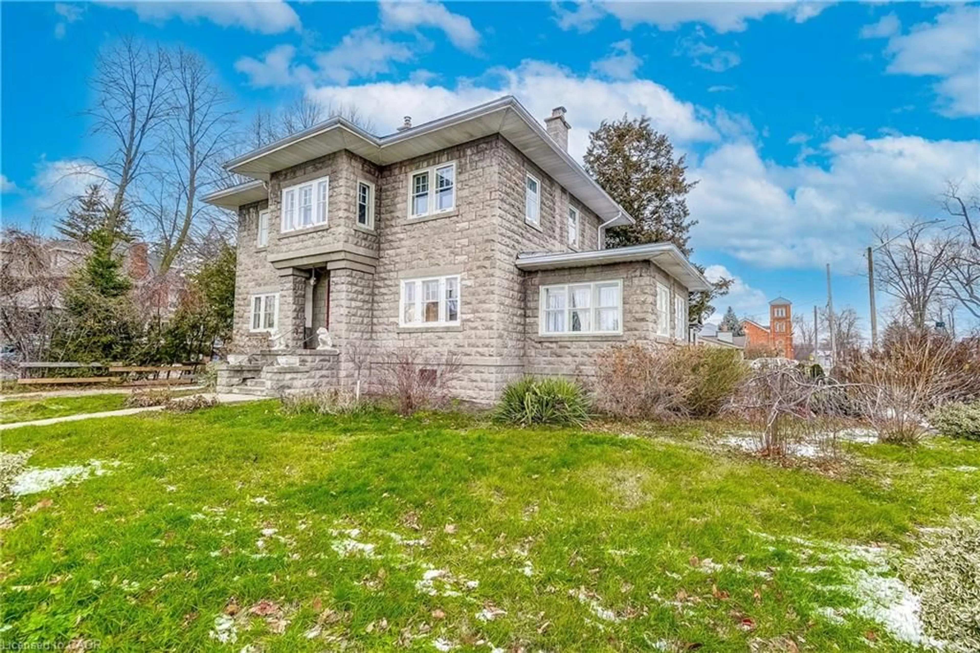 Home with brick exterior material, building for 203 Broad St, Dunnville Ontario N1A 1S8