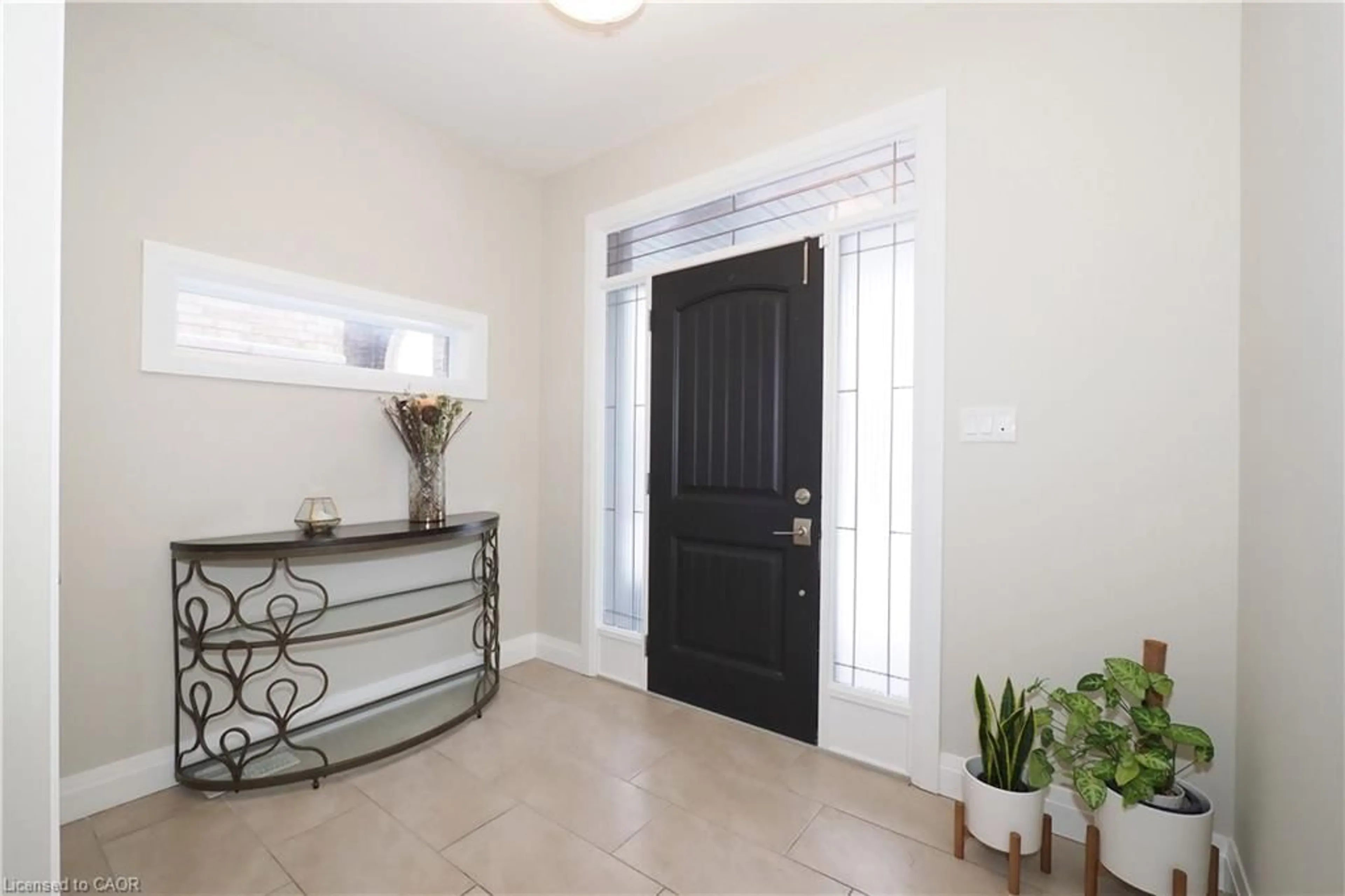 Indoor entryway for 604 Pinery Trail, Waterloo Ontario N2V 2Y6