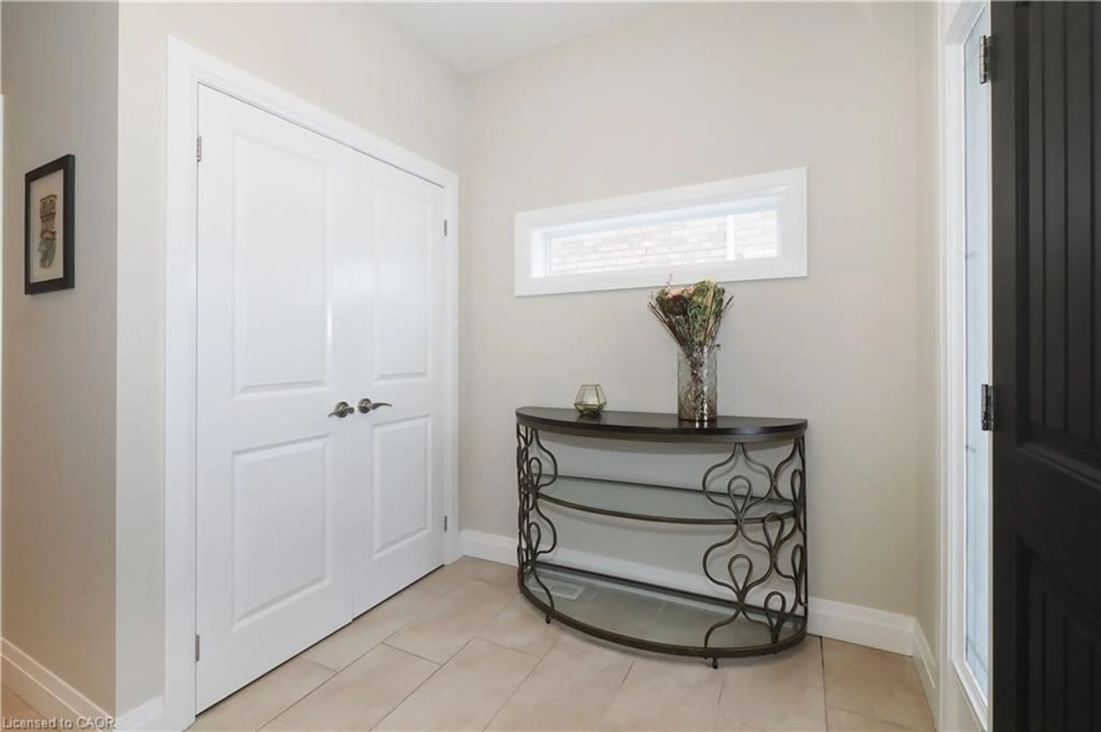 Indoor entryway for 604 Pinery Trail, Waterloo Ontario N2V 2Y6