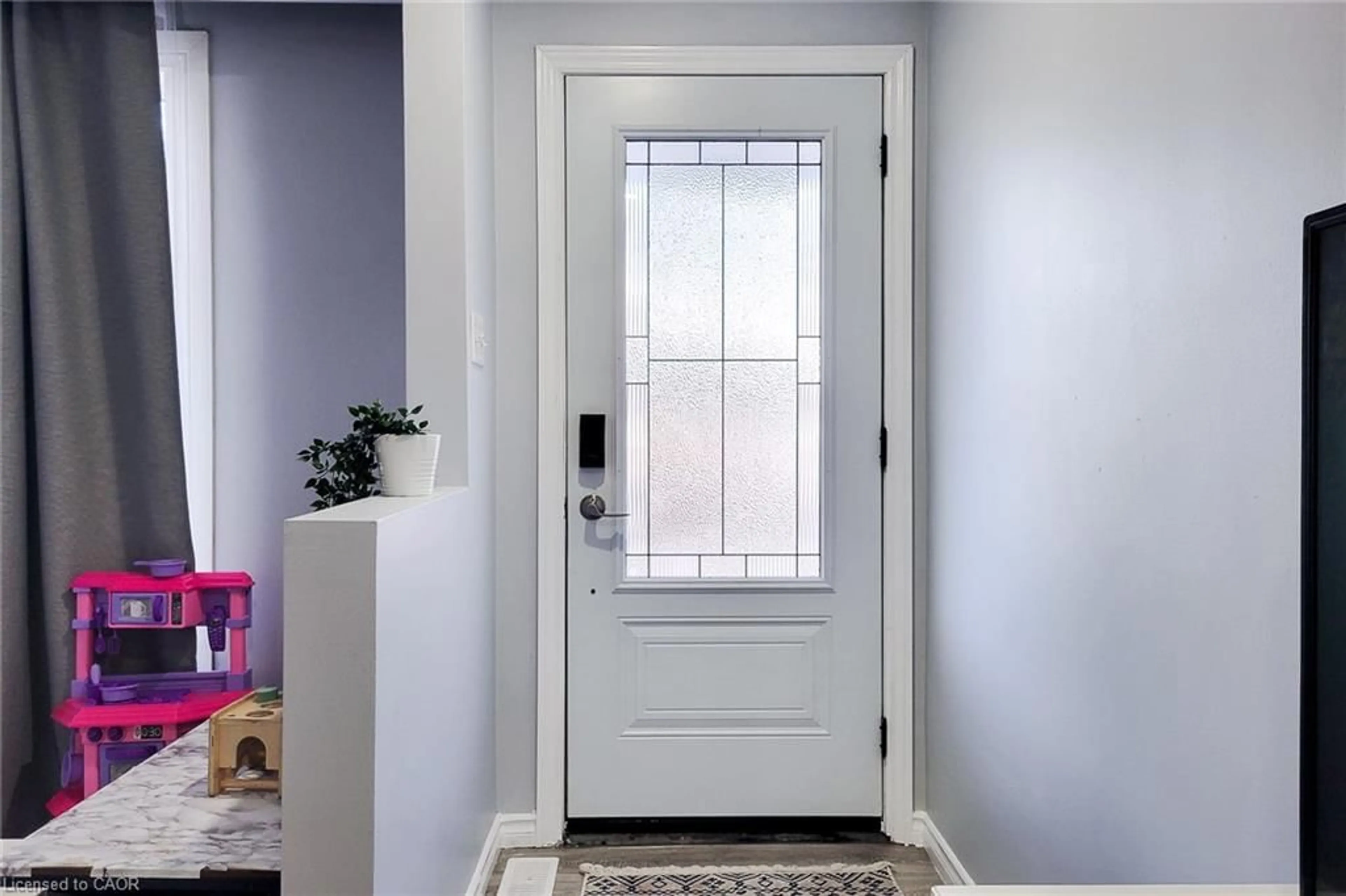 Indoor entryway for 212 Grace Ave, Hamilton Ontario L8H 3X3