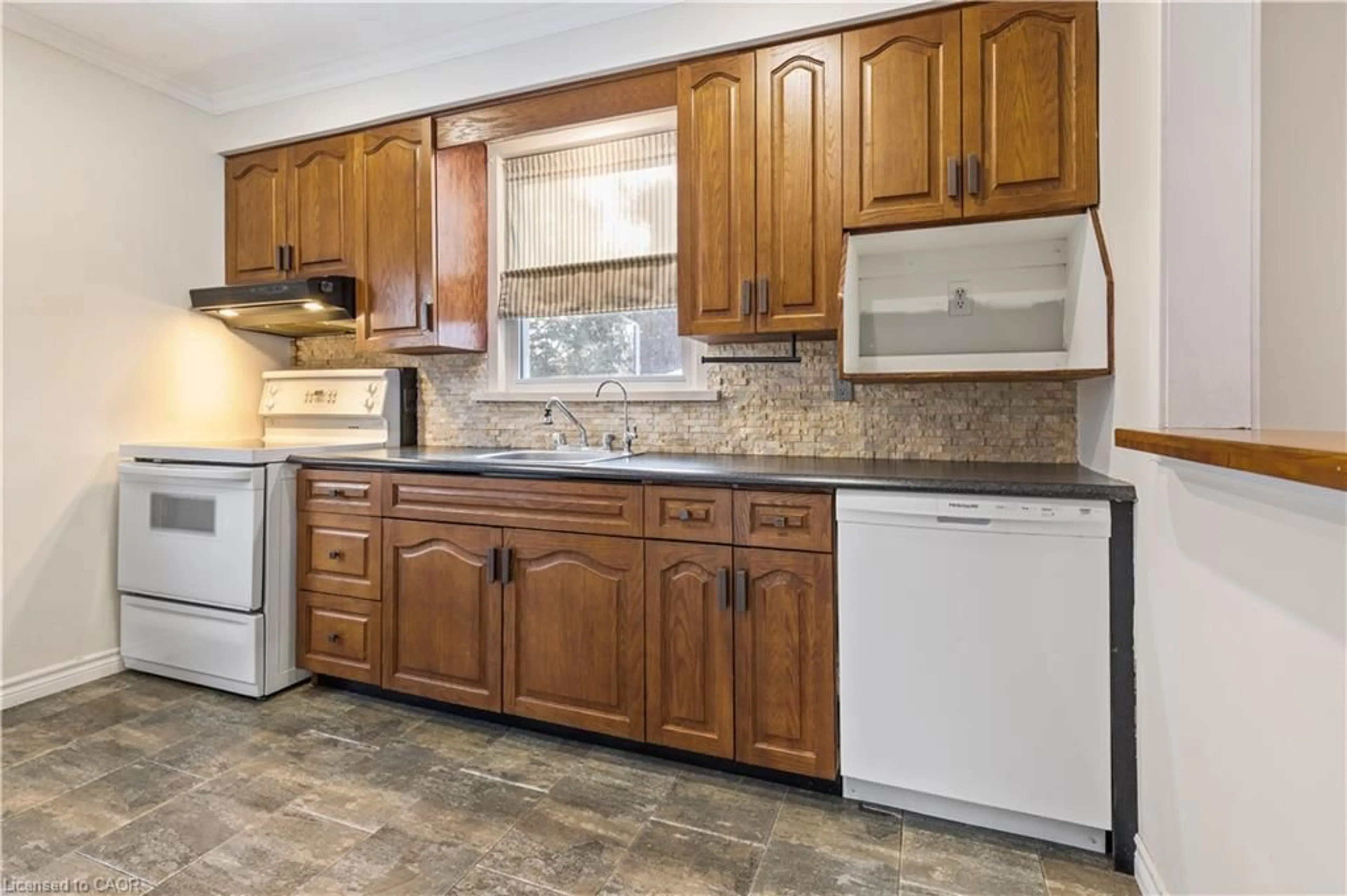 Standard kitchen, ceramic/tile floor for 69 Lowrey Ave, Cambridge Ontario N1R 5A4