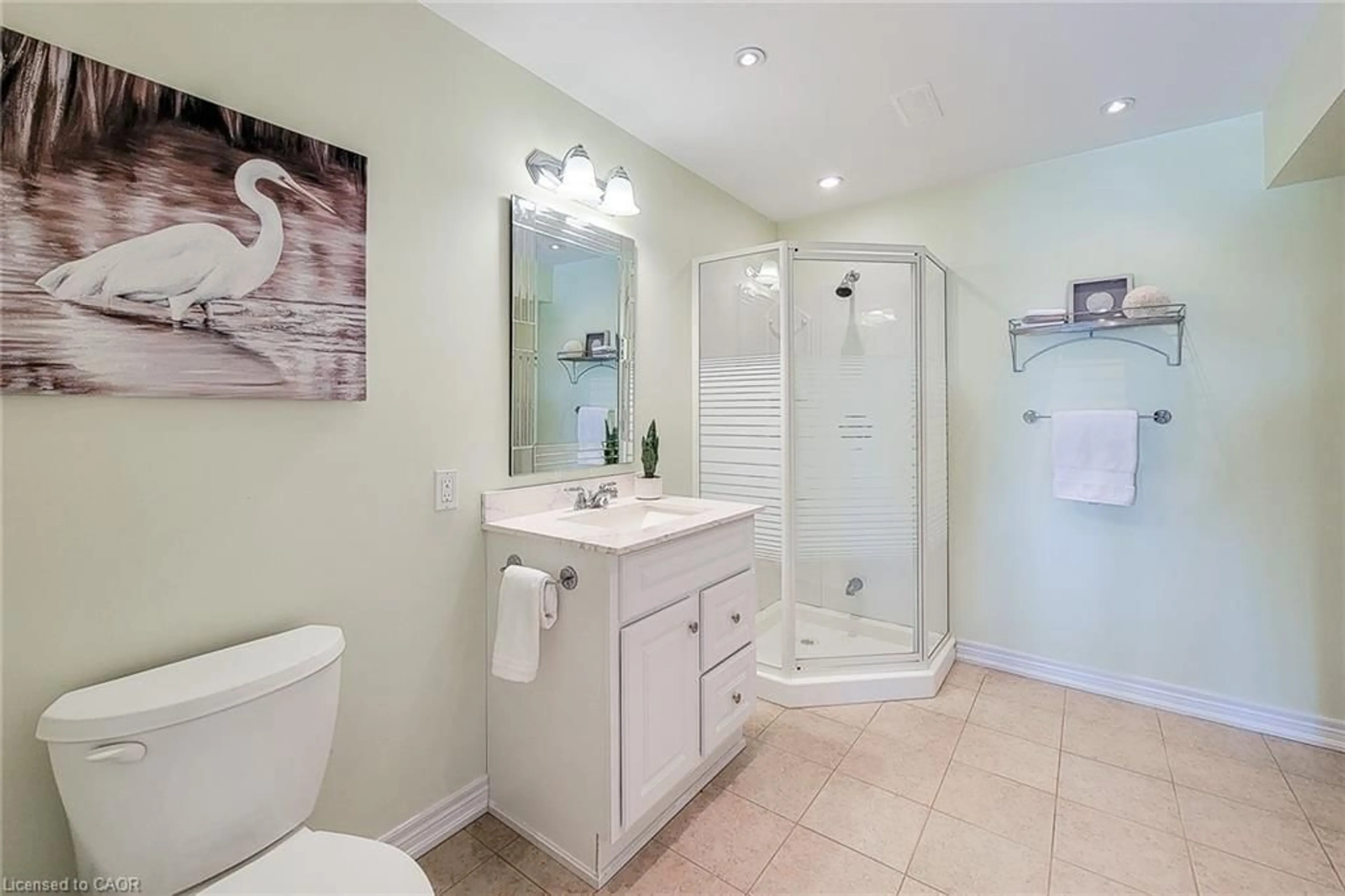 Standard bathroom, ceramic/tile floor for 115 Turnberry Trail, Welland Ontario L3B 0B7