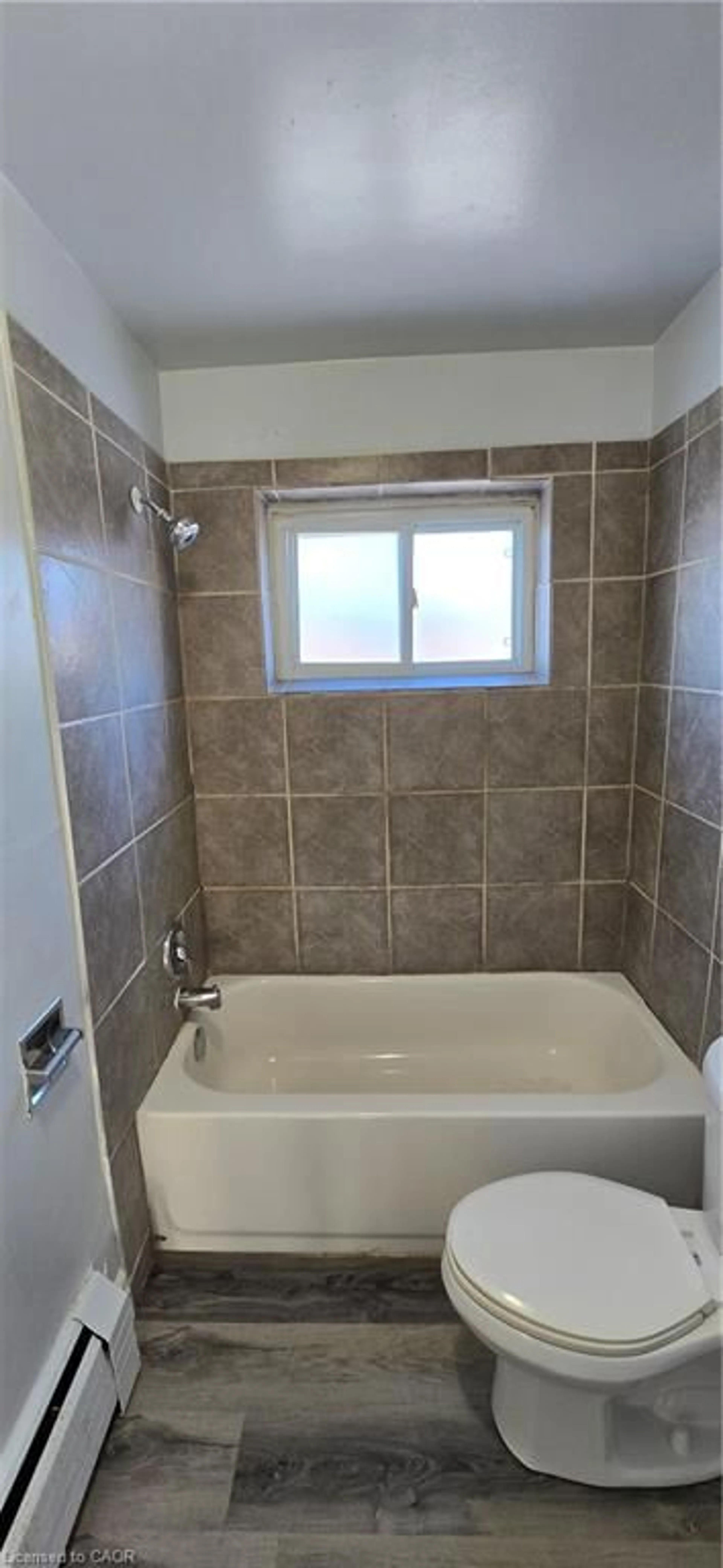 Standard bathroom, ceramic/tile floor for 443 Hazel St, Waterloo Ontario N2L 3P7
