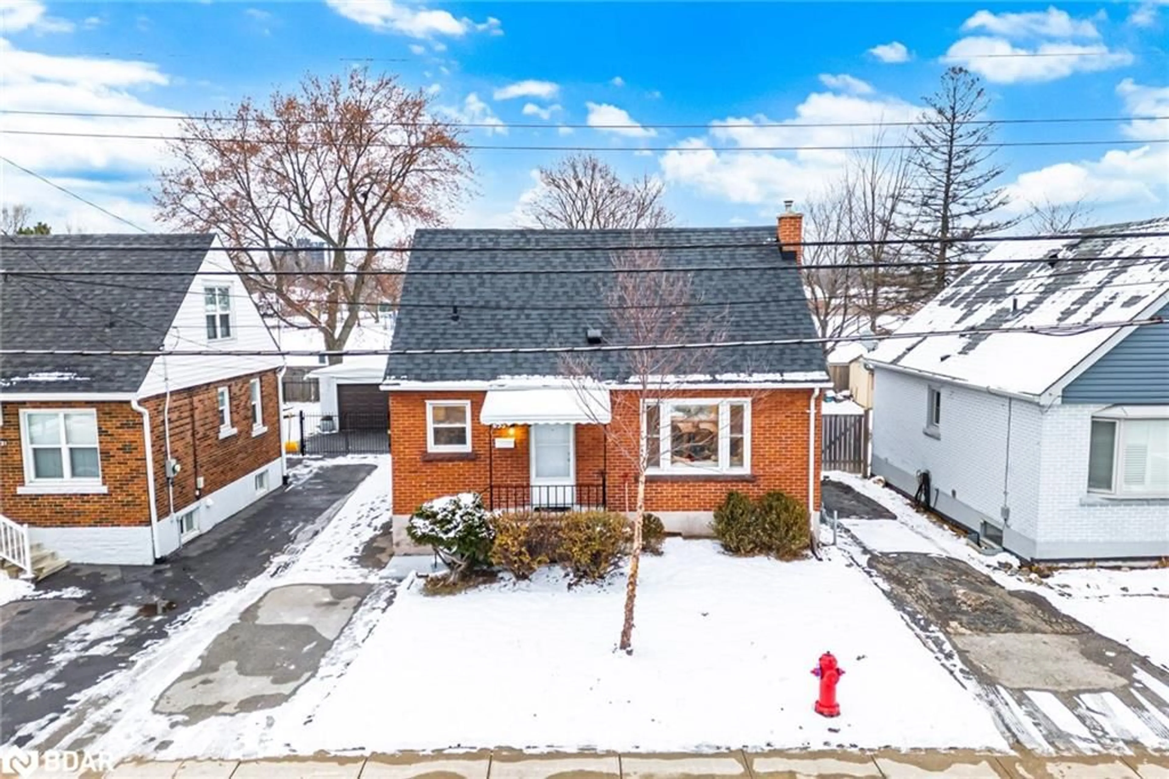 A pic from outside/outdoor area/front of a property/back of a property/a pic from drone, street for 635 Queensdale Ave, Hamilton Ontario L8V 1L8