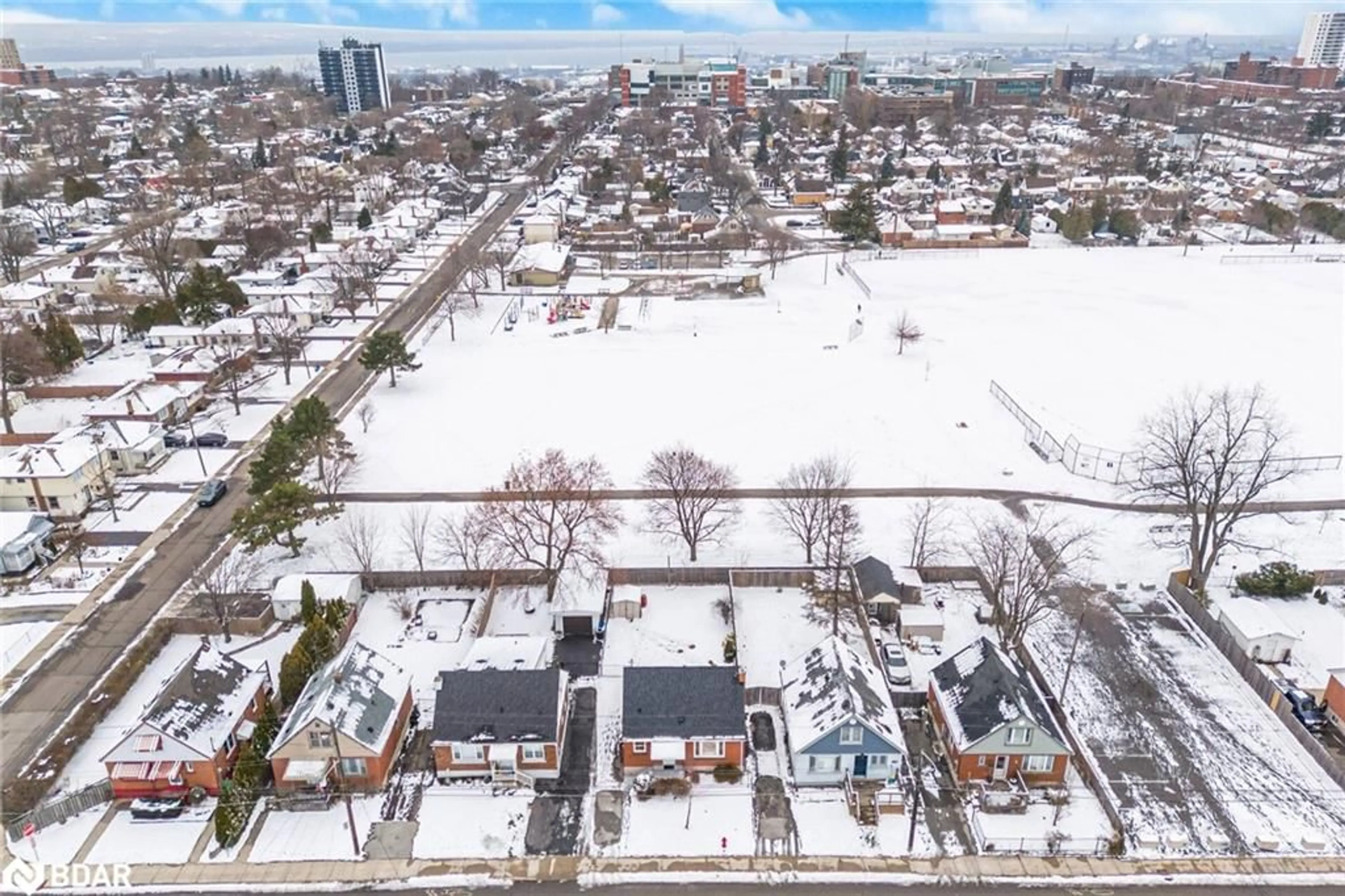A pic from outside/outdoor area/front of a property/back of a property/a pic from drone, street for 635 Queensdale Ave, Hamilton Ontario L8V 1L8