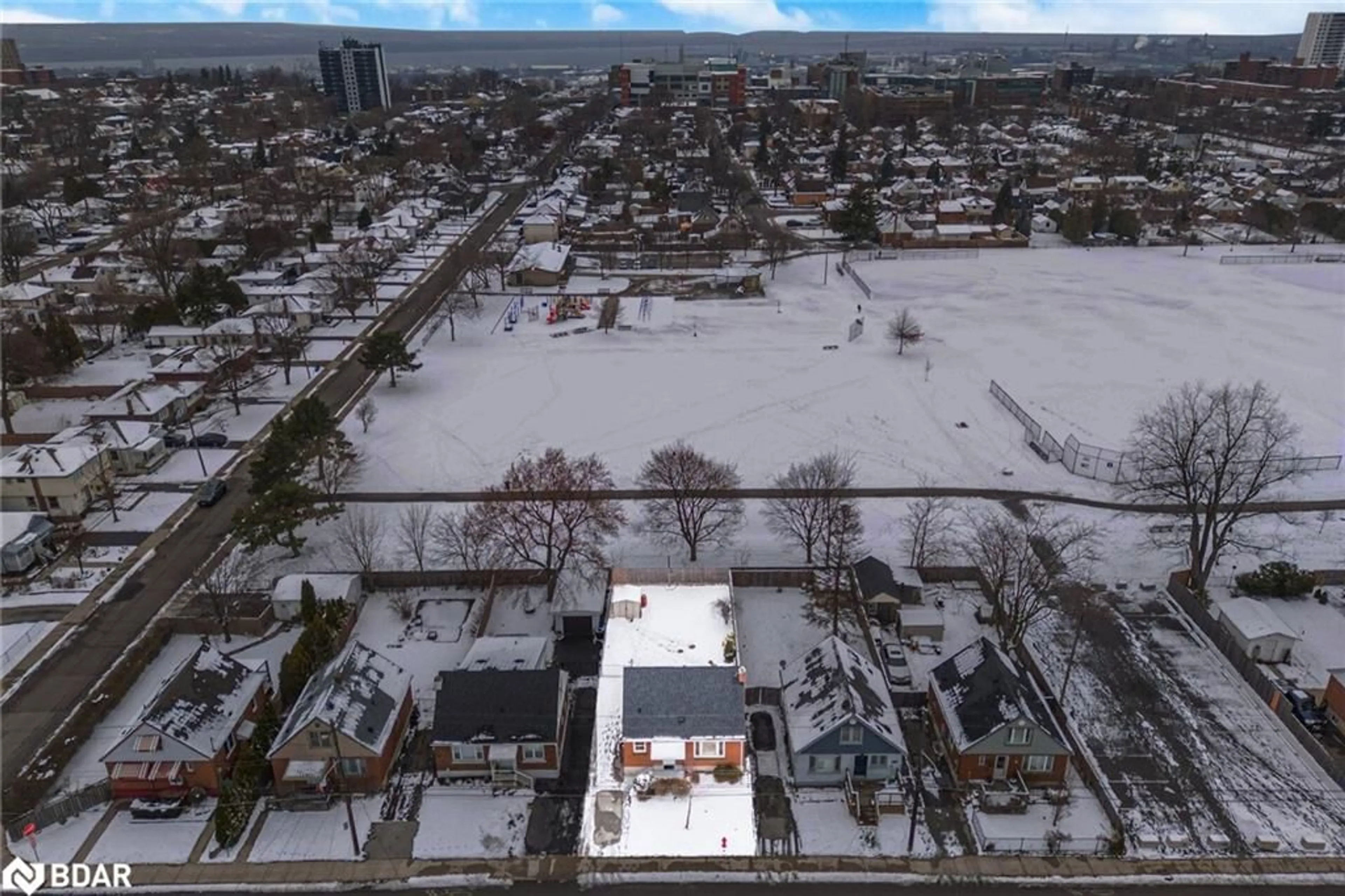 A pic from outside/outdoor area/front of a property/back of a property/a pic from drone, street for 635 Queensdale Ave, Hamilton Ontario L8V 1L8