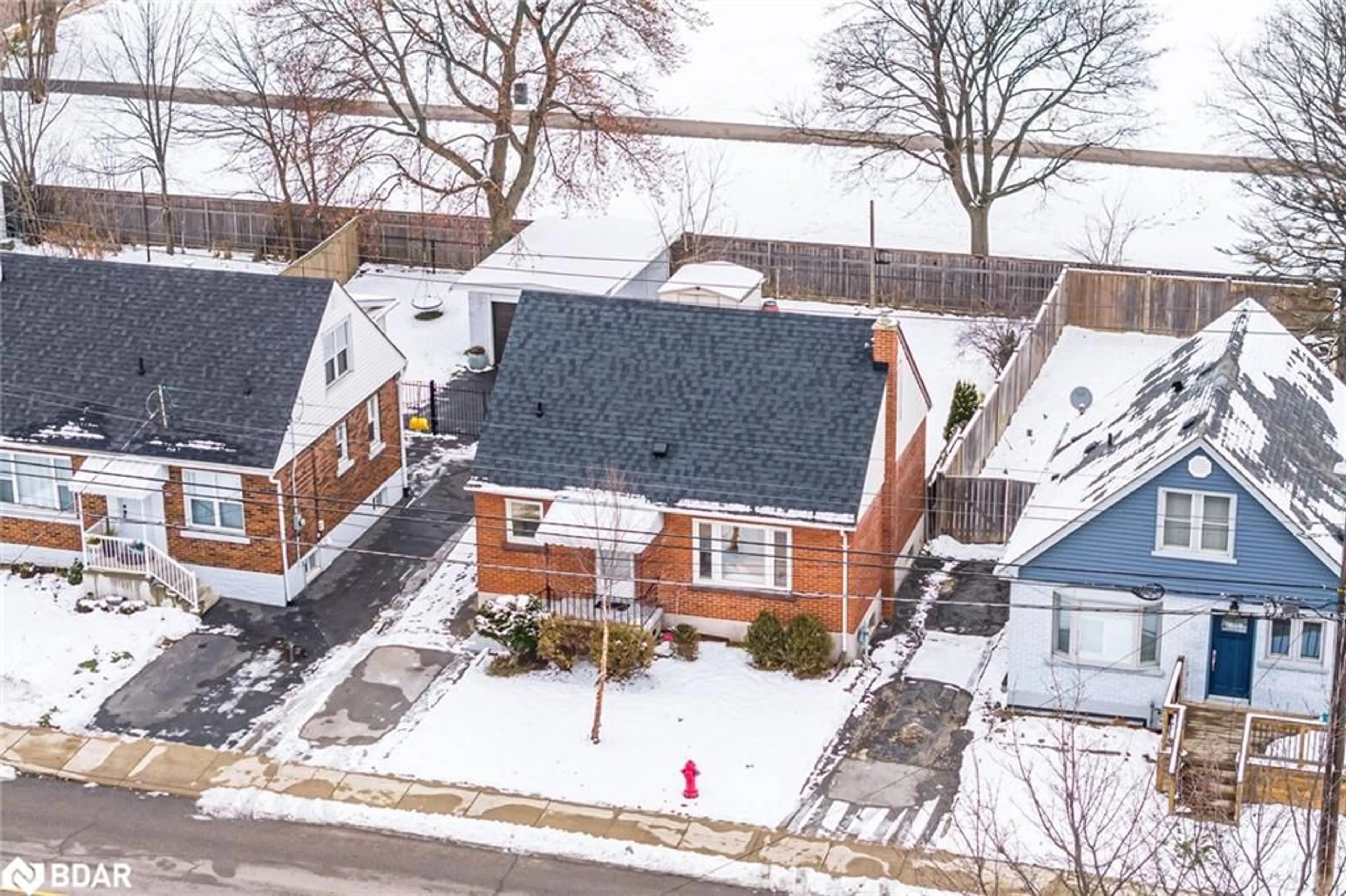 A pic from outside/outdoor area/front of a property/back of a property/a pic from drone, street for 635 Queensdale Ave, Hamilton Ontario L8V 1L8