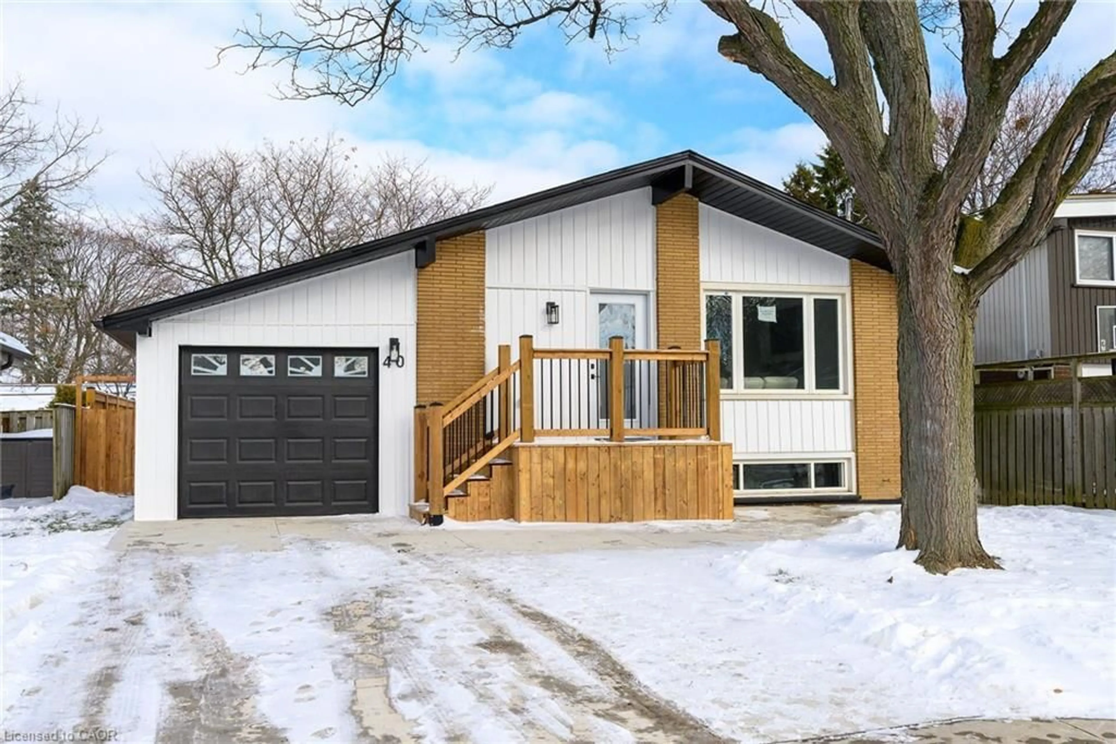 Home with vinyl exterior material, street for 40 Westaway Pl, Hamilton Ontario L9C 2G1