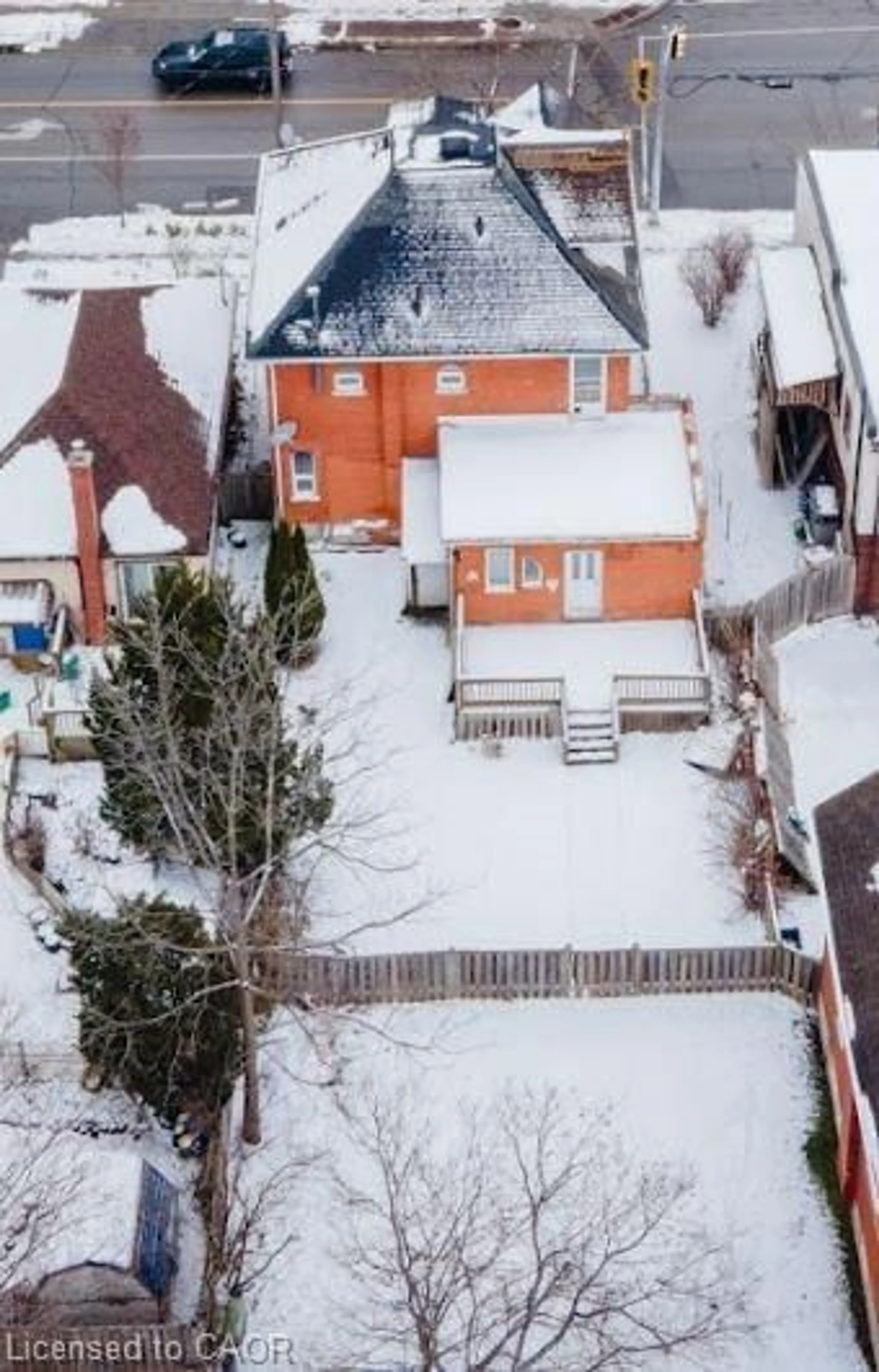 A pic from outside/outdoor area/front of a property/back of a property/a pic from drone, unknown for 219 Erie Ave, Brantford Ontario N3S 2H1