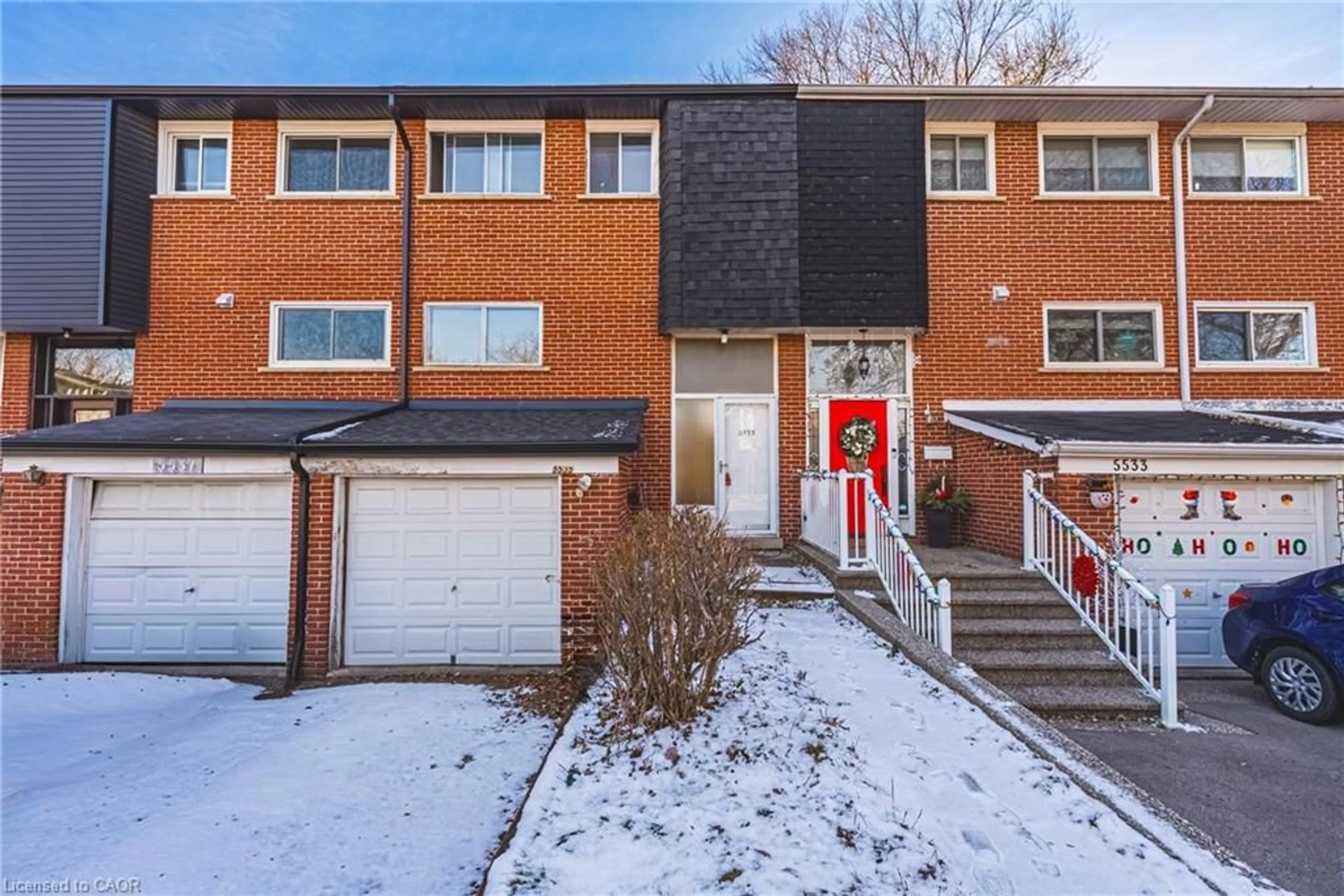 Home with brick exterior material, street for 5535 Schueller Cres, Burlington Ontario L7L 3T1