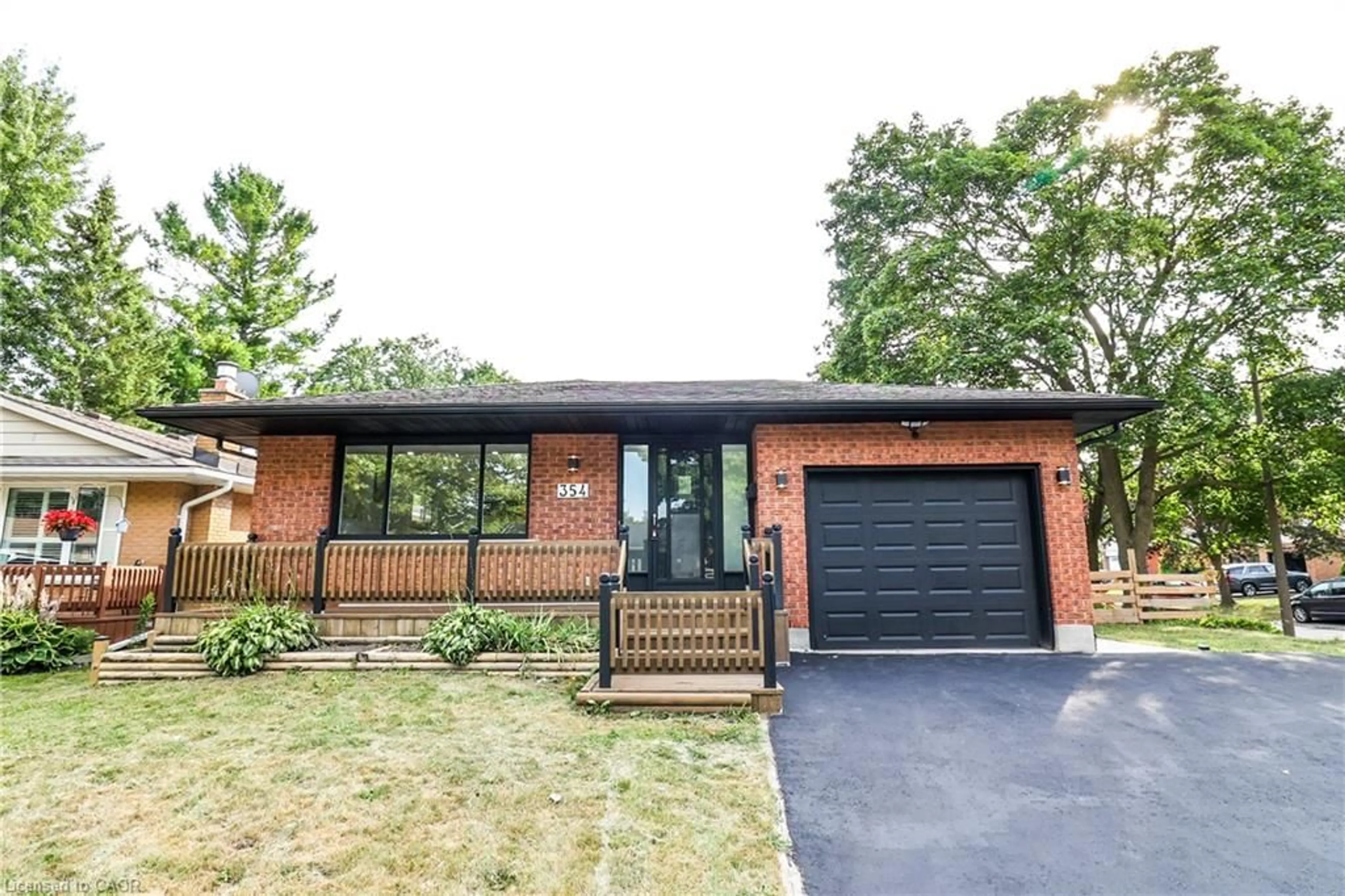 Home with brick exterior material, street for 354 Lee Cir, Waterloo Ontario N2K 2L9