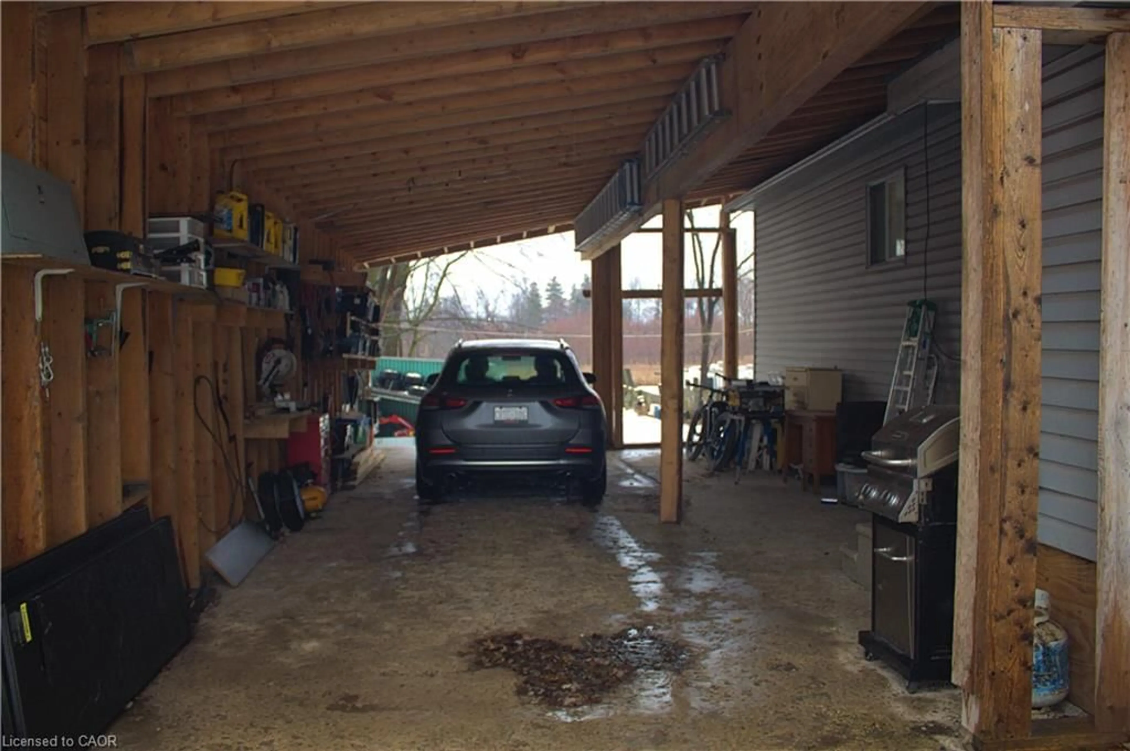 Indoor garage for 31 Nanticoke Valley Rd, Norfolk Ontario N0A 1L0