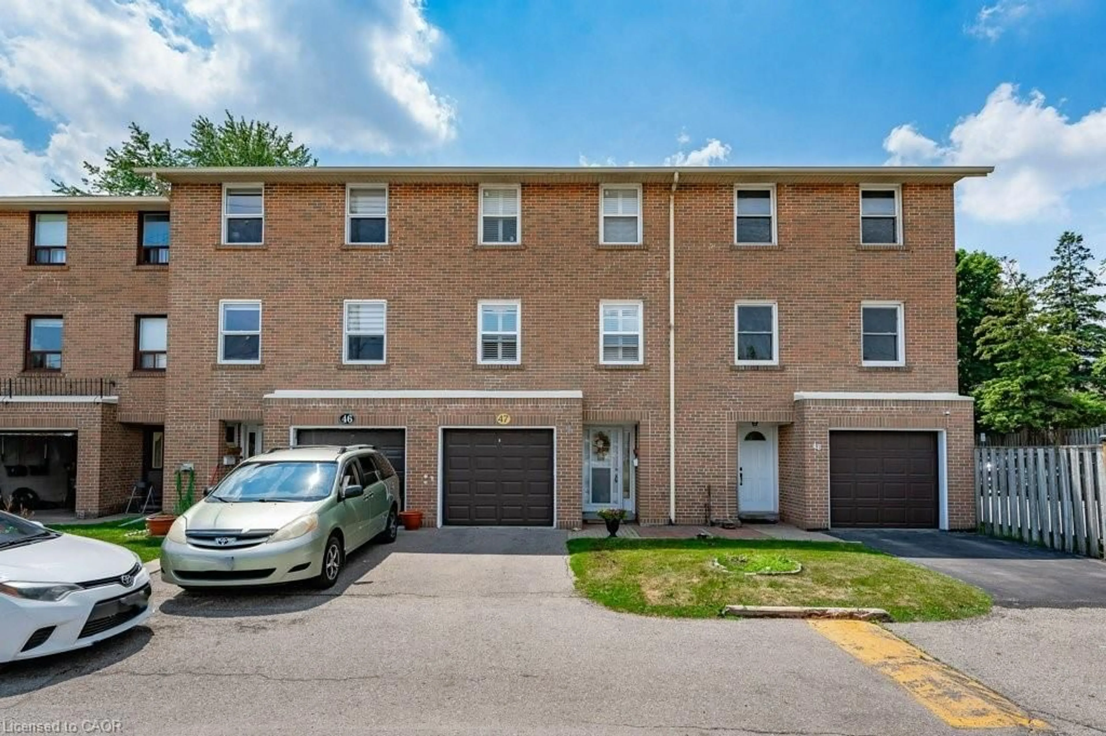 A pic from outside/outdoor area/front of a property/back of a property/a pic from drone, street for 7255 Dooley Dr #47, Mississauga Ontario L4T 2S7
