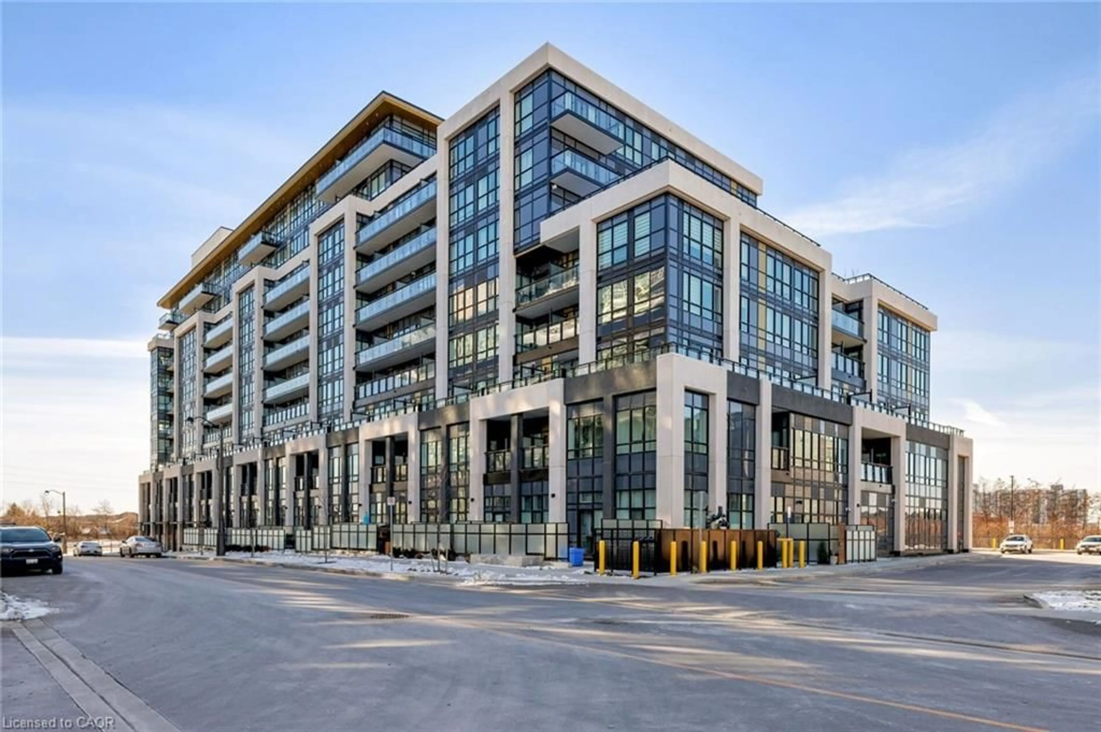 Indoor foyer for 405 Dundas St #424, Oakville Ontario L6M 5P9