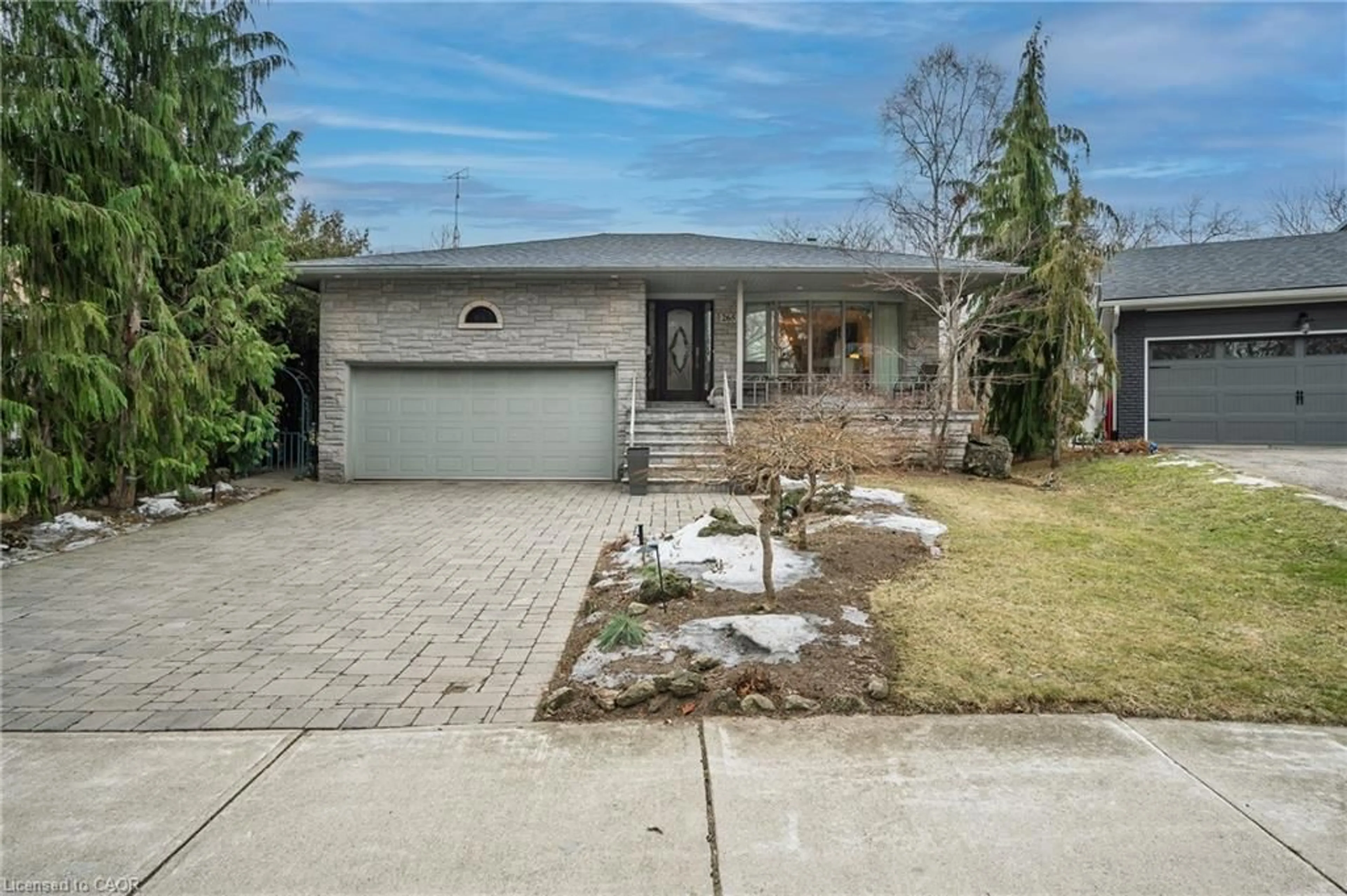Home with brick exterior material, street for 265 Windy Oaks Dr, Mississauga Ontario L5G 1Z8