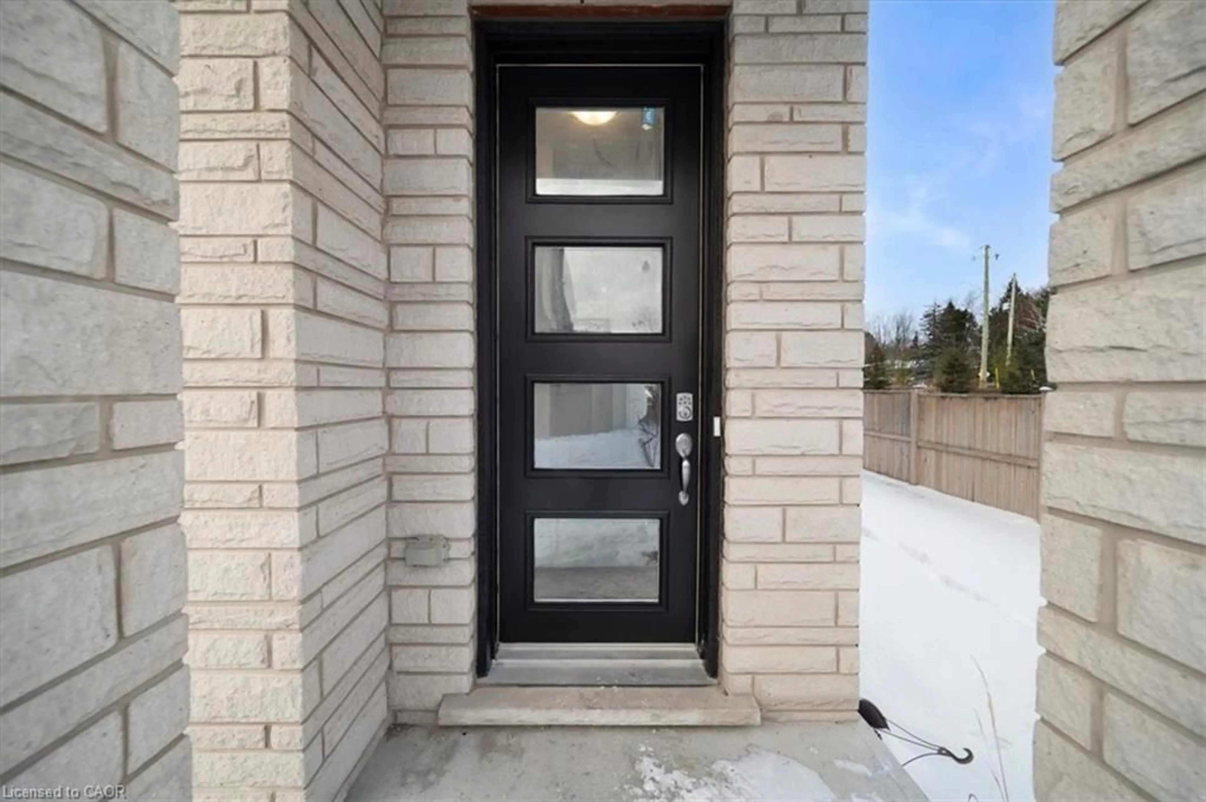 Indoor entryway for 314 Equestrian Way #13, Cambridge Ontario N3E 0E4