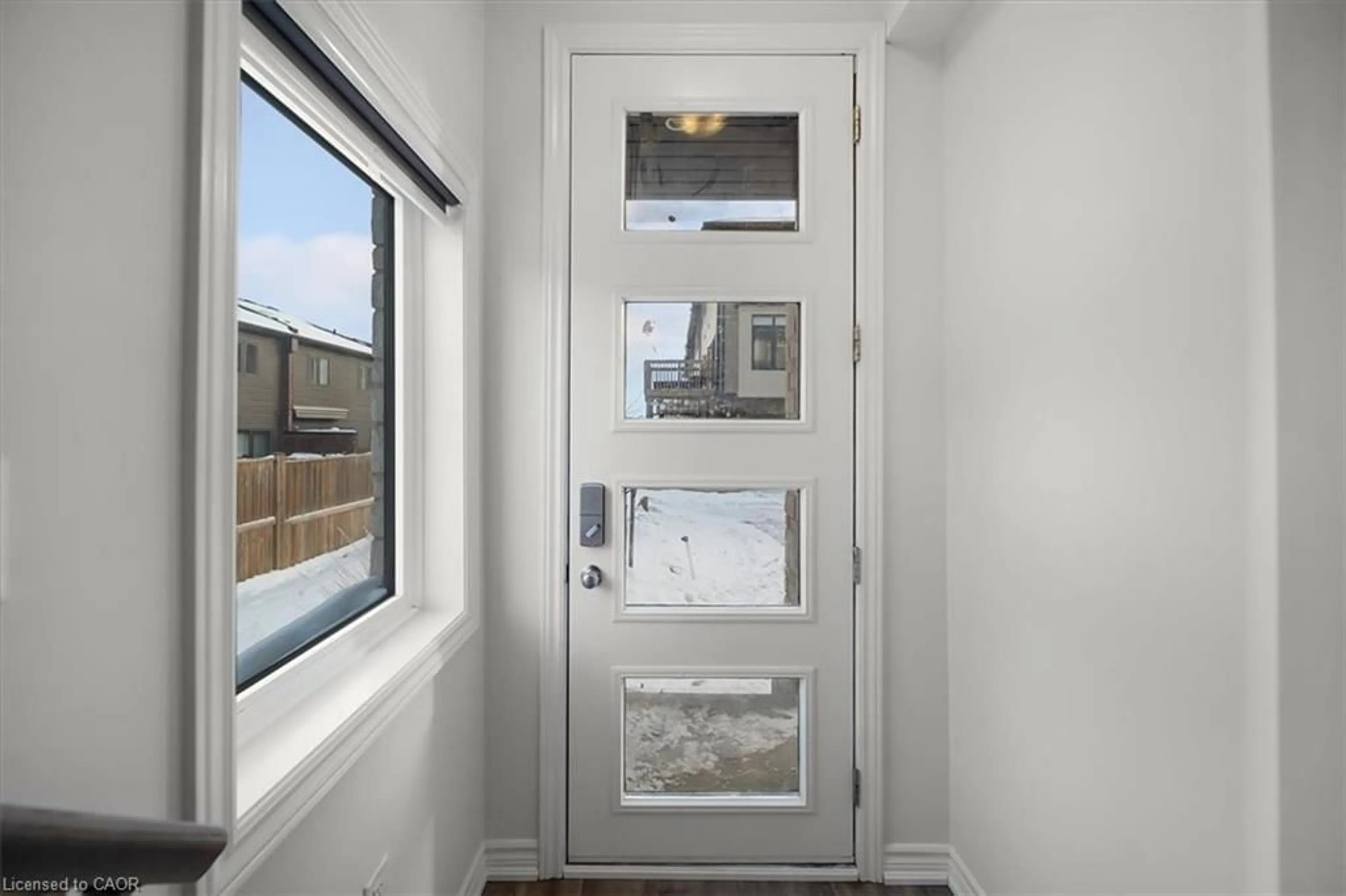 Indoor entryway for 314 Equestrian Way #13, Cambridge Ontario N3E 0E4