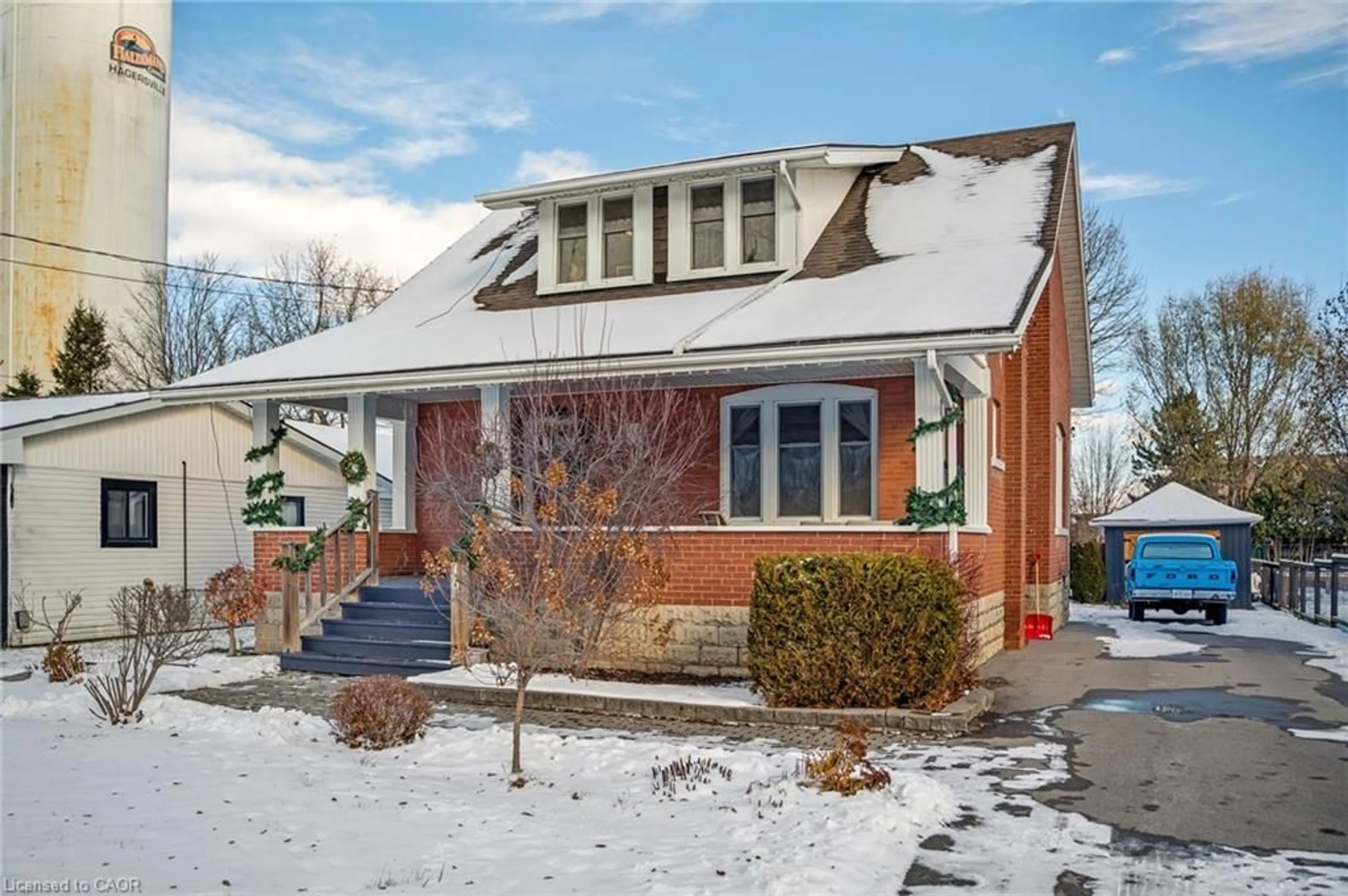 Home with brick exterior material, street for 16 Oneida St, Hagersville Ontario N0A 1H0