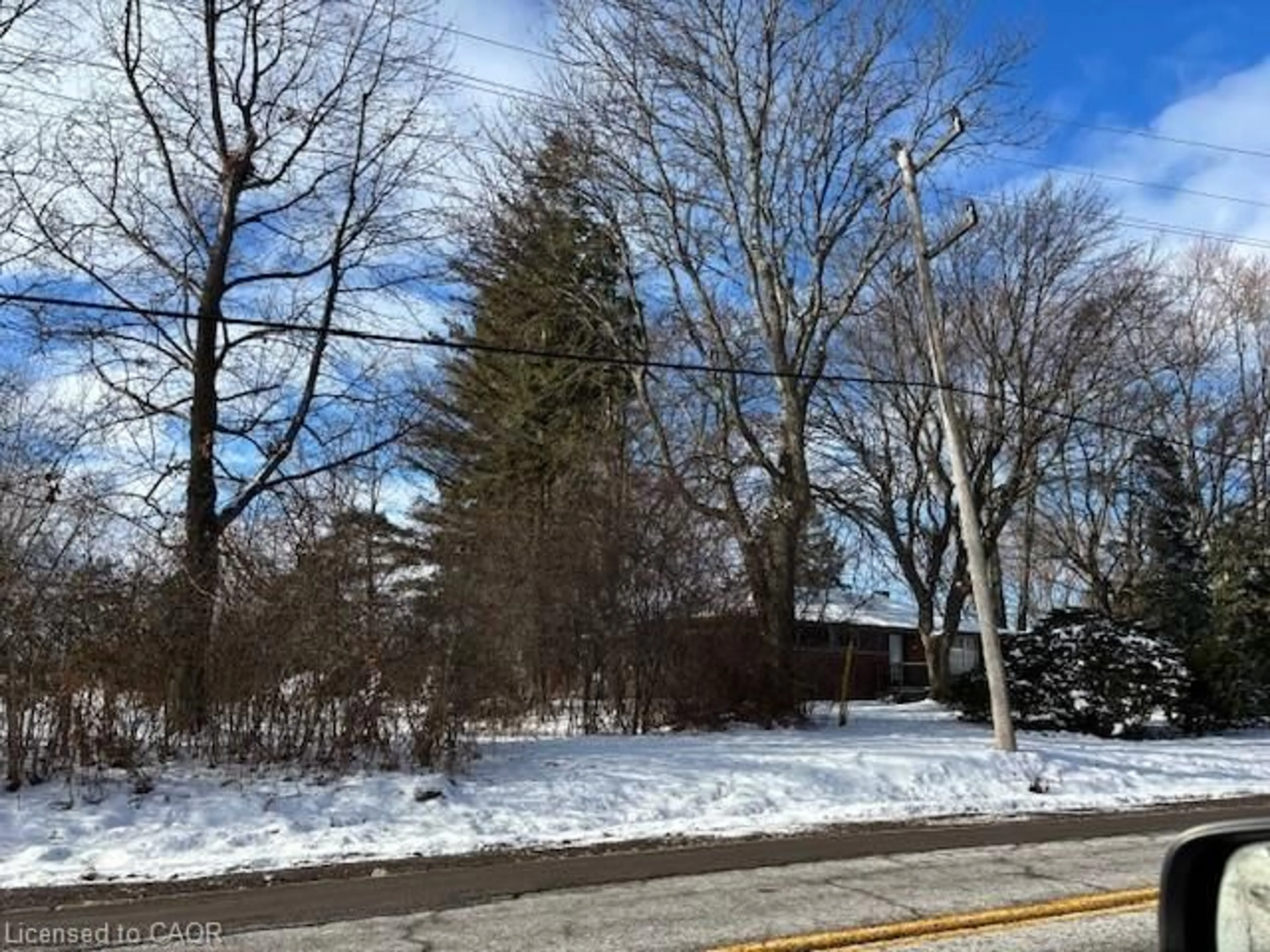 A pic from outside/outdoor area/front of a property/back of a property/a pic from drone, unknown for 1084 Fiddlers Green Rd, Ancaster Ontario L9G 3R1