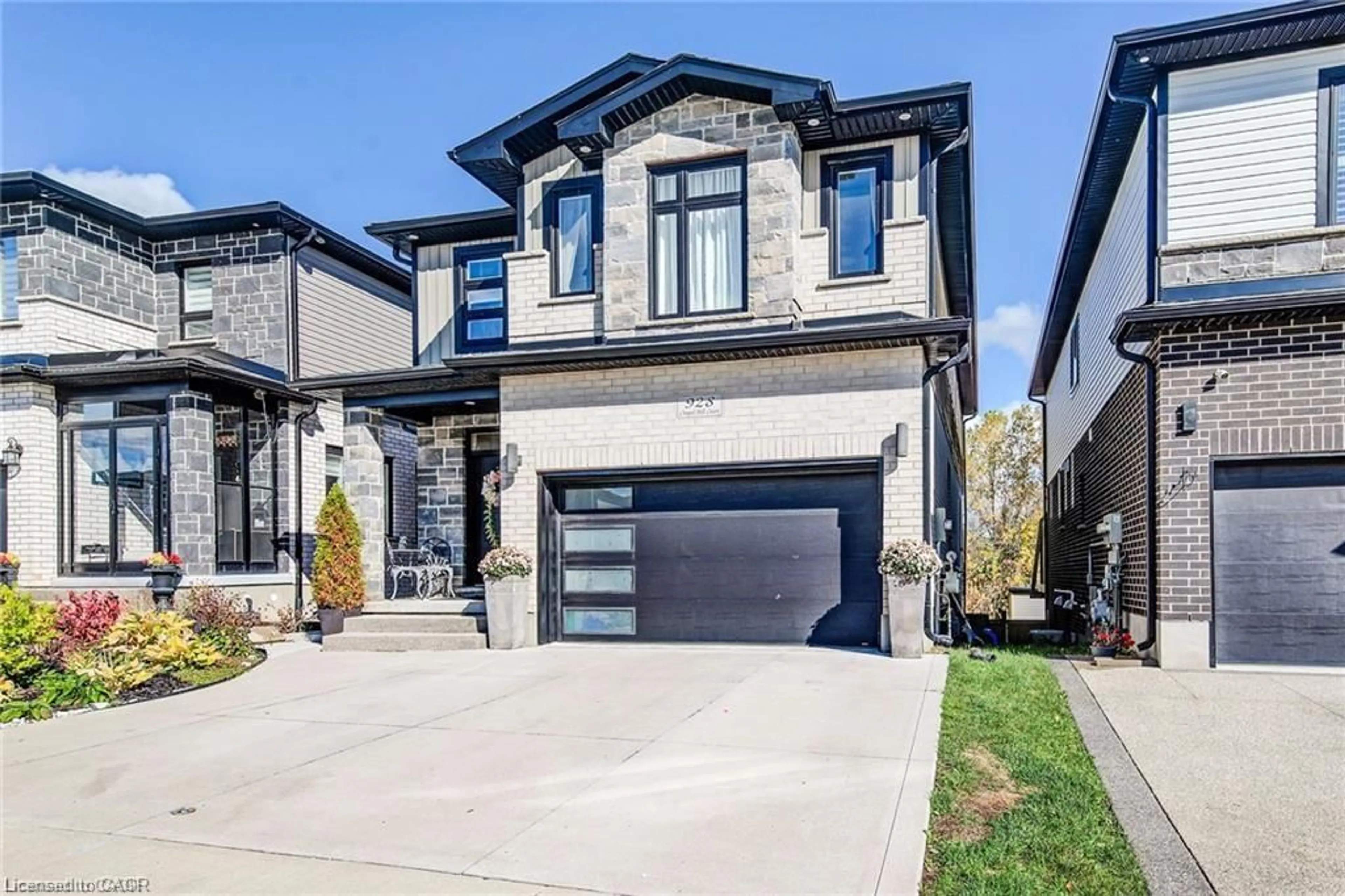 Home with brick exterior material, street for 928 Chapel Hill Crt, Kitchener Ontario N2R 0P4