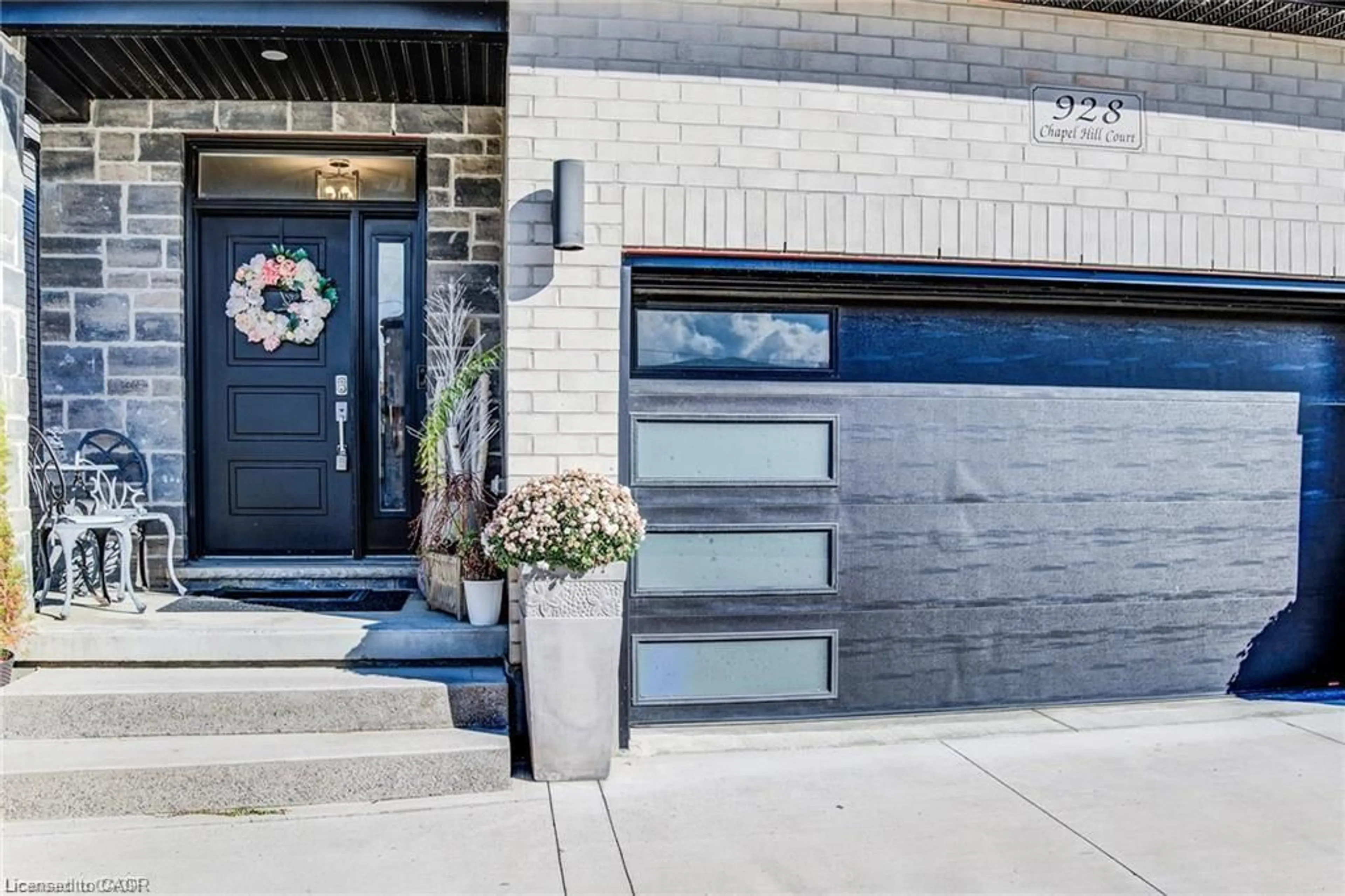 Indoor entryway for 928 Chapel Hill Crt, Kitchener Ontario N2R 0P4