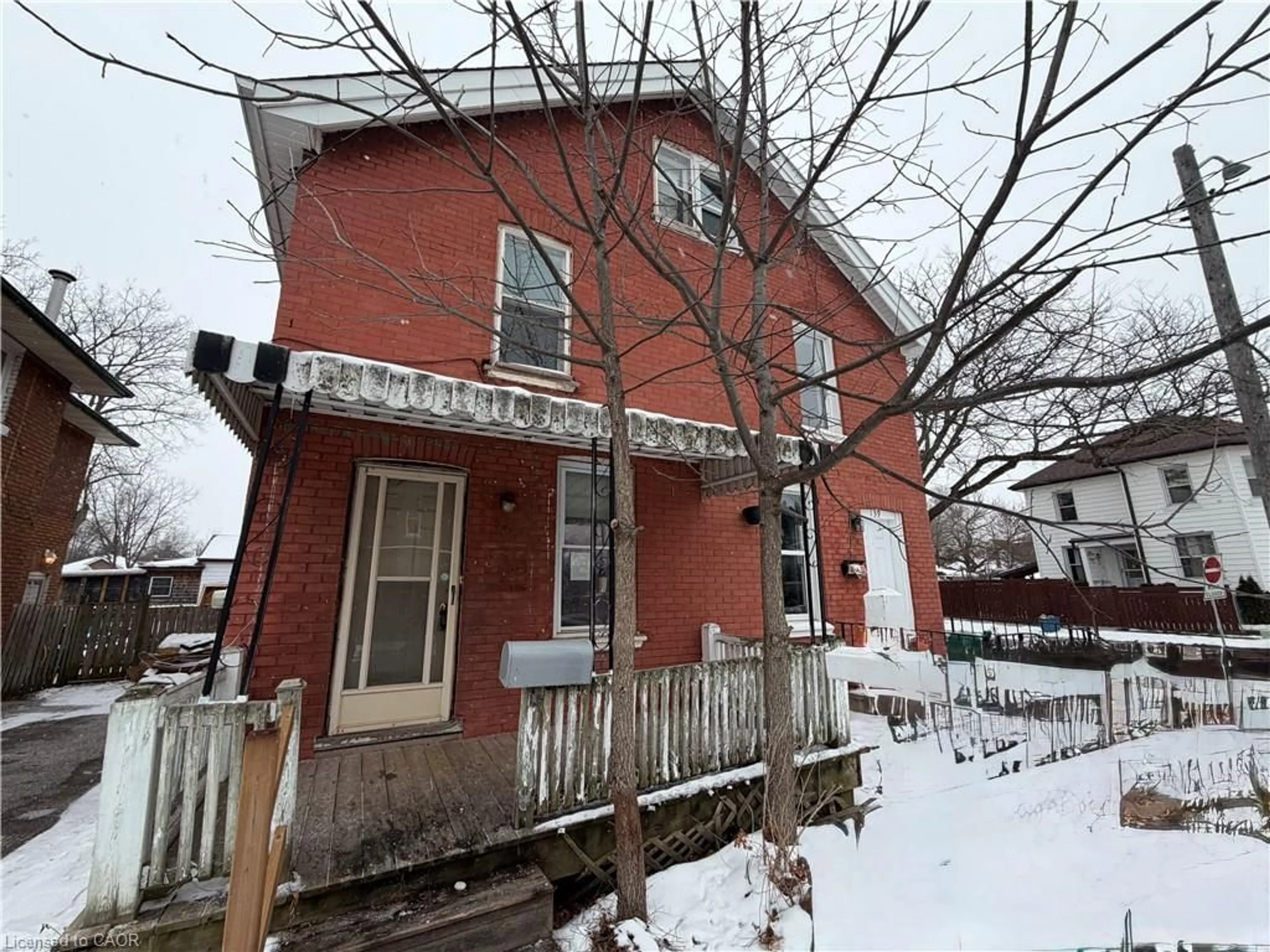 Unknown for 141 Superior St, Brantford Ontario N3S 2L4