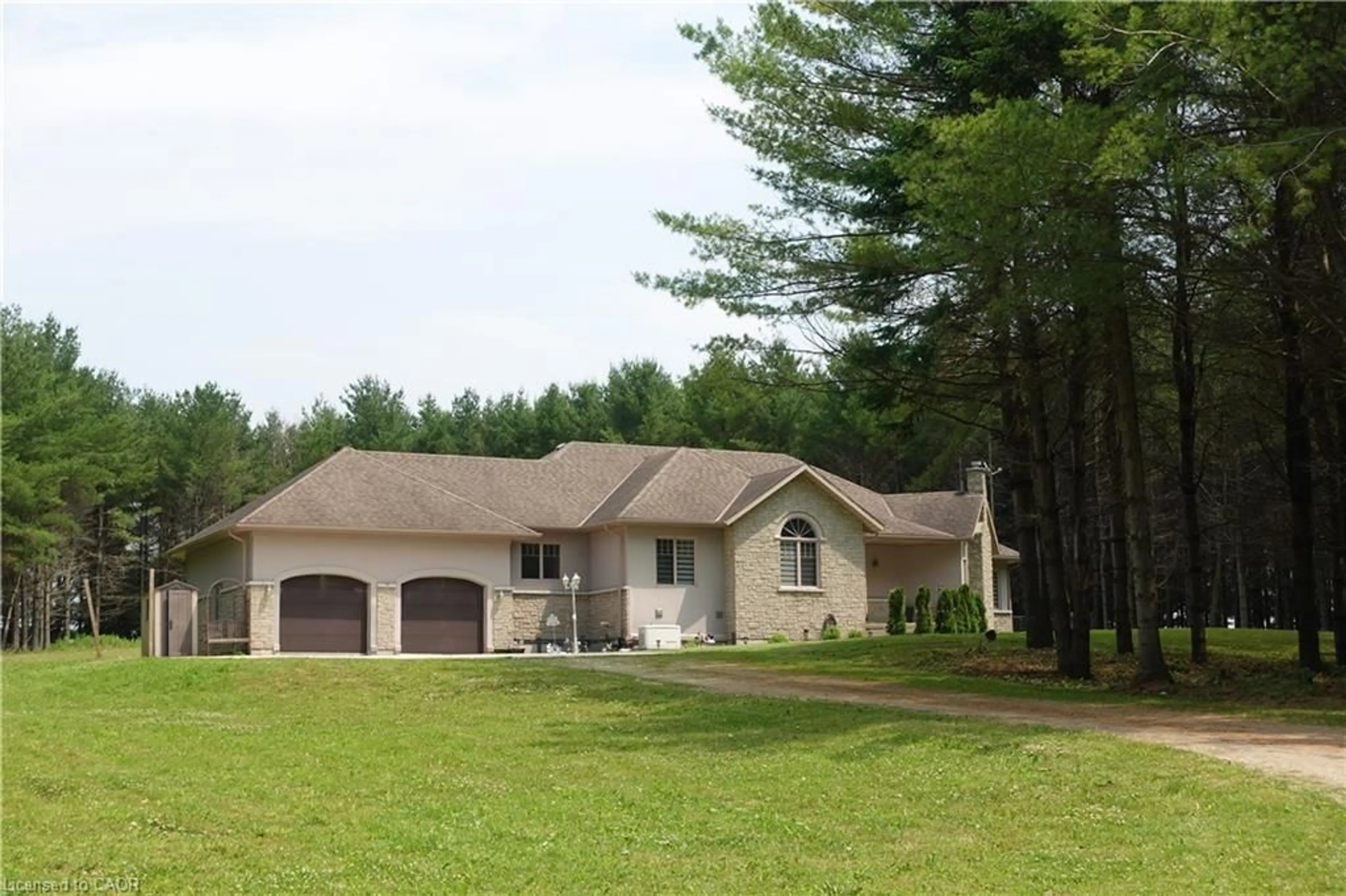 Home with vinyl exterior material, unknown for 230 South Water St, Mount Forest Ontario N0G 2L3