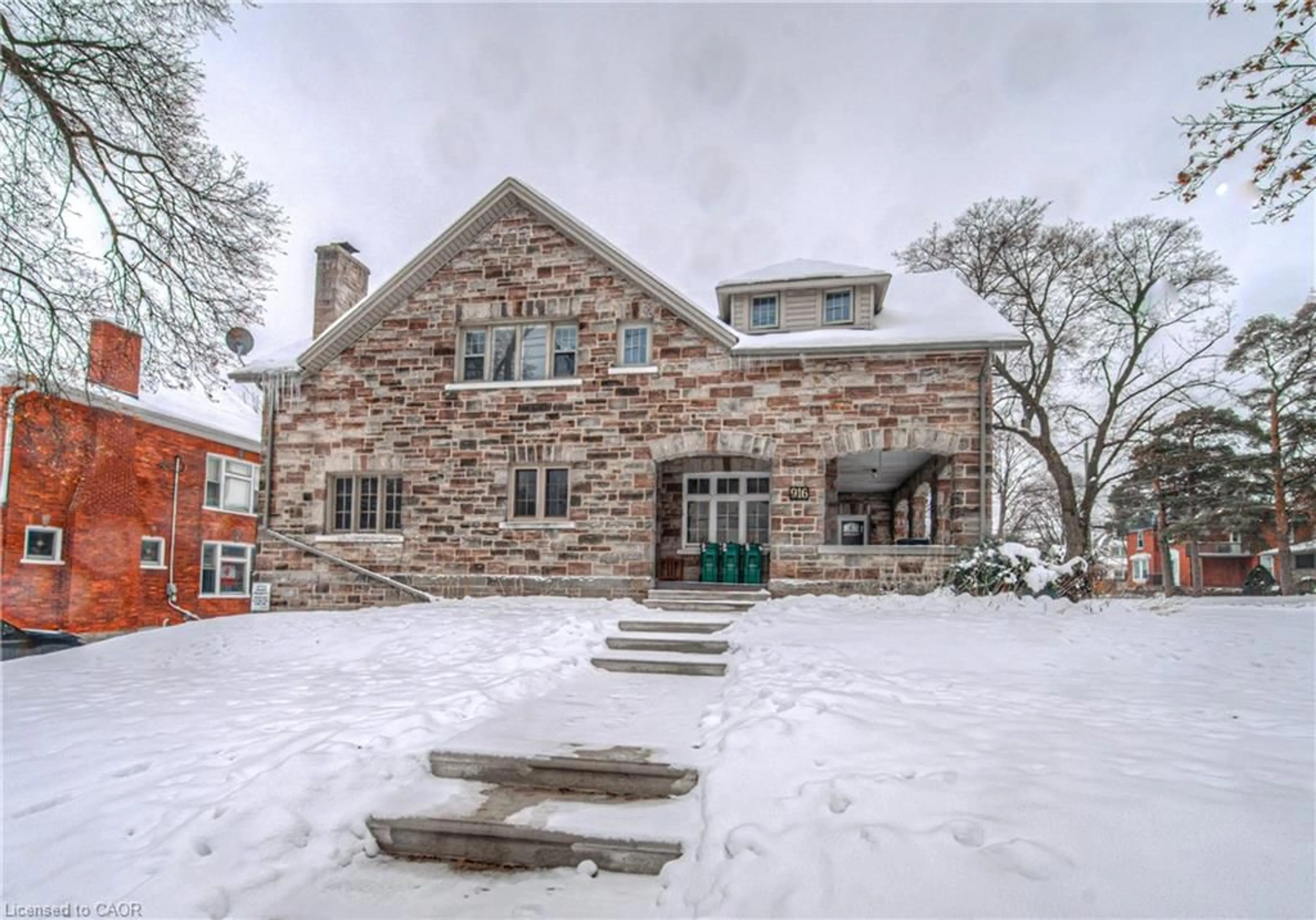 Home with brick exterior material, unknown for 916 Queenston Rd, Cambridge Ontario N3H 3K8