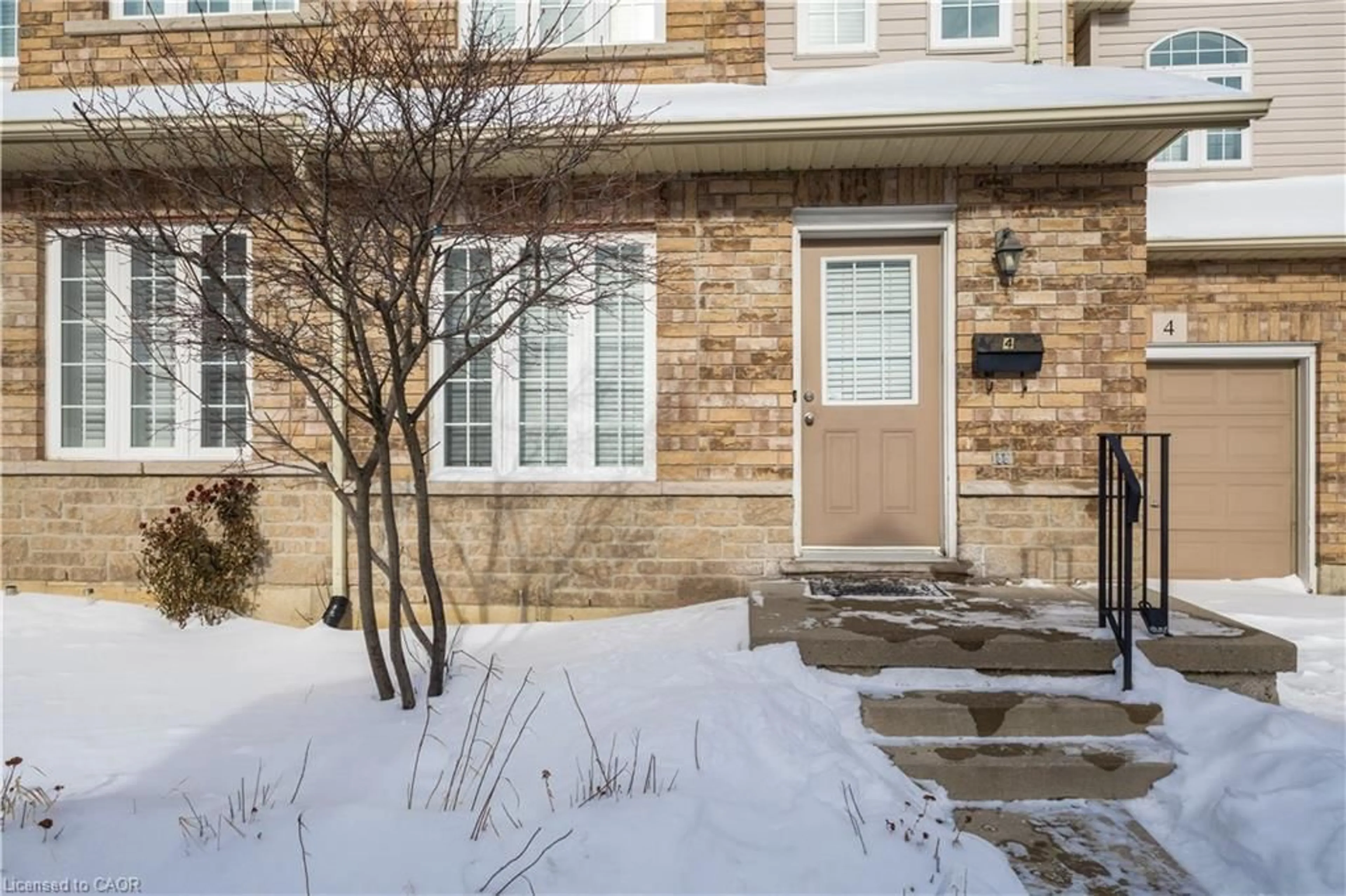 Indoor entryway for 1461 Upper Gage Ave #4, Hamilton Ontario L8W 1E6