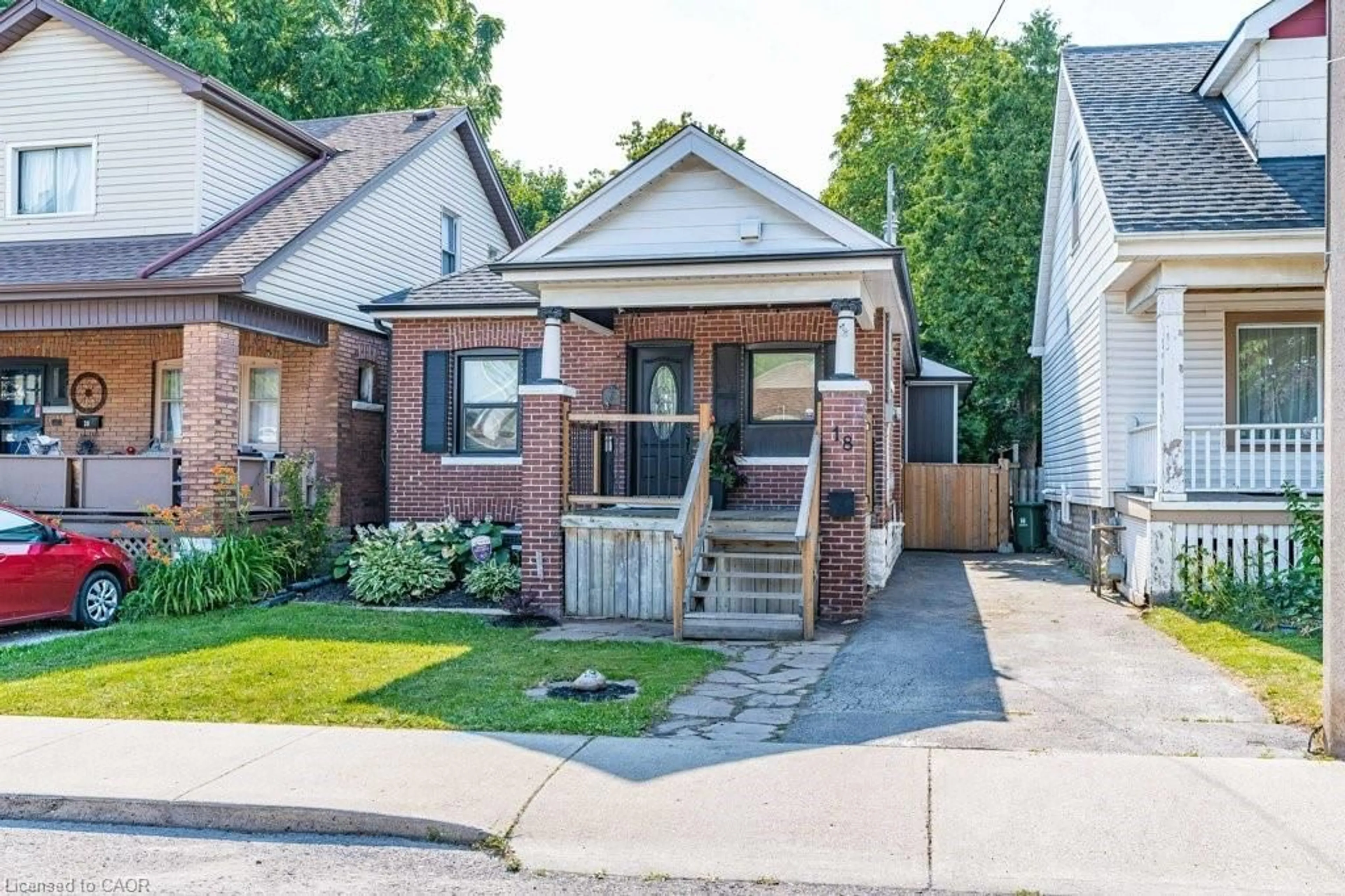 Home with brick exterior material, street for 18 Park Row, Hamilton Ontario L8H 4E4