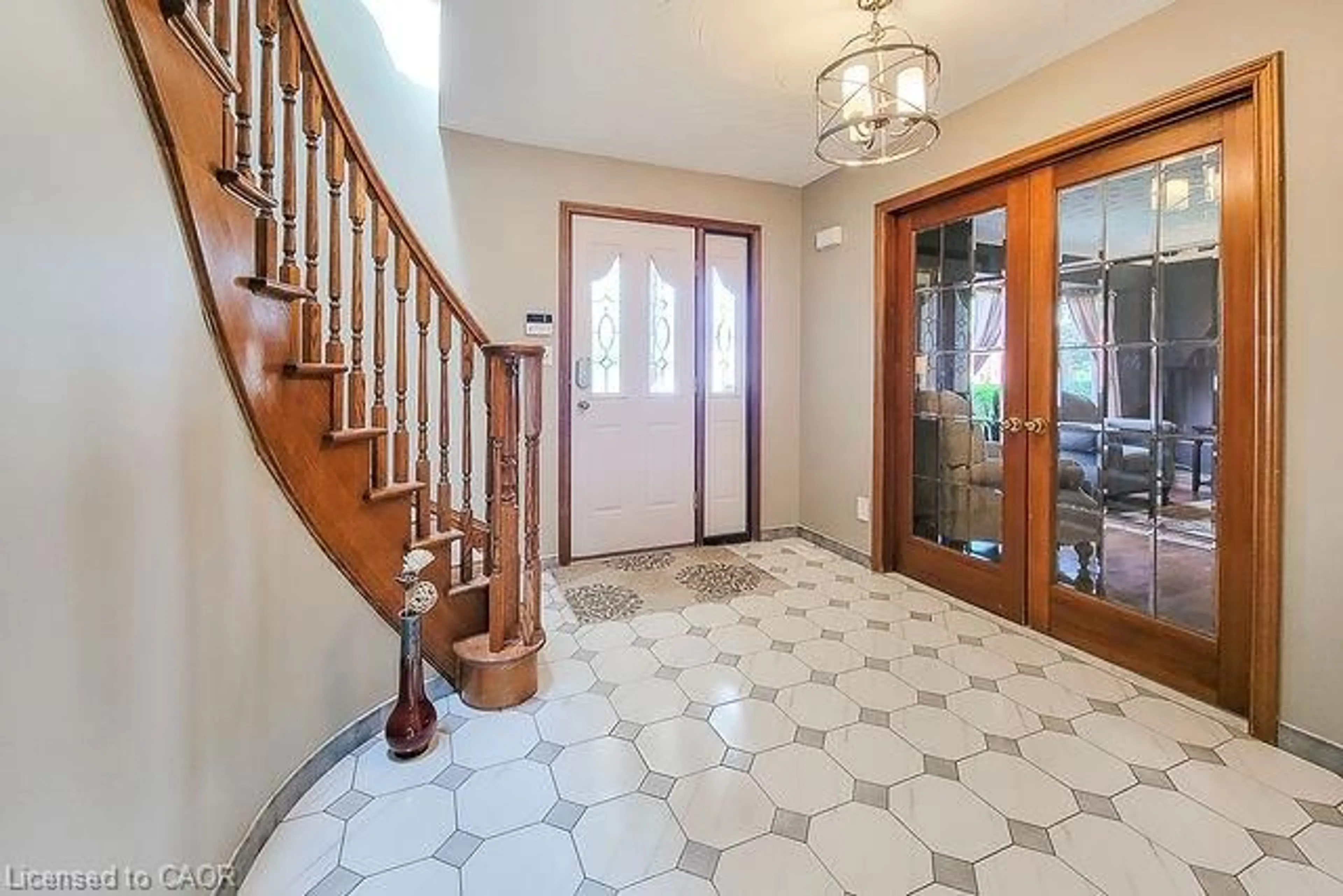 Indoor foyer for 369 Haller Pl, Haldimand County Ontario N3W 1E2