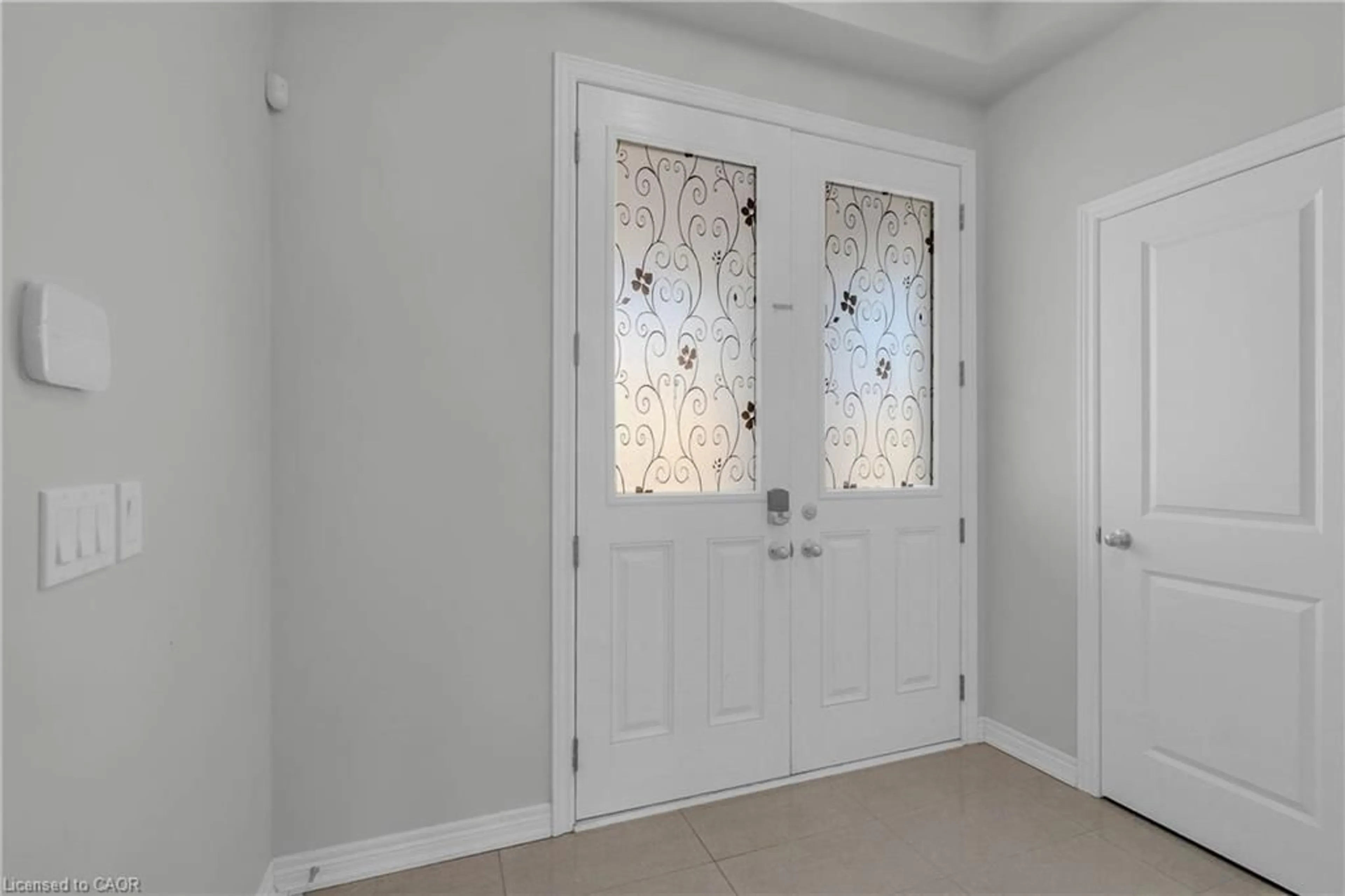 Indoor entryway for 22 Woodhouse St, Hamilton Ontario L9K 0H2