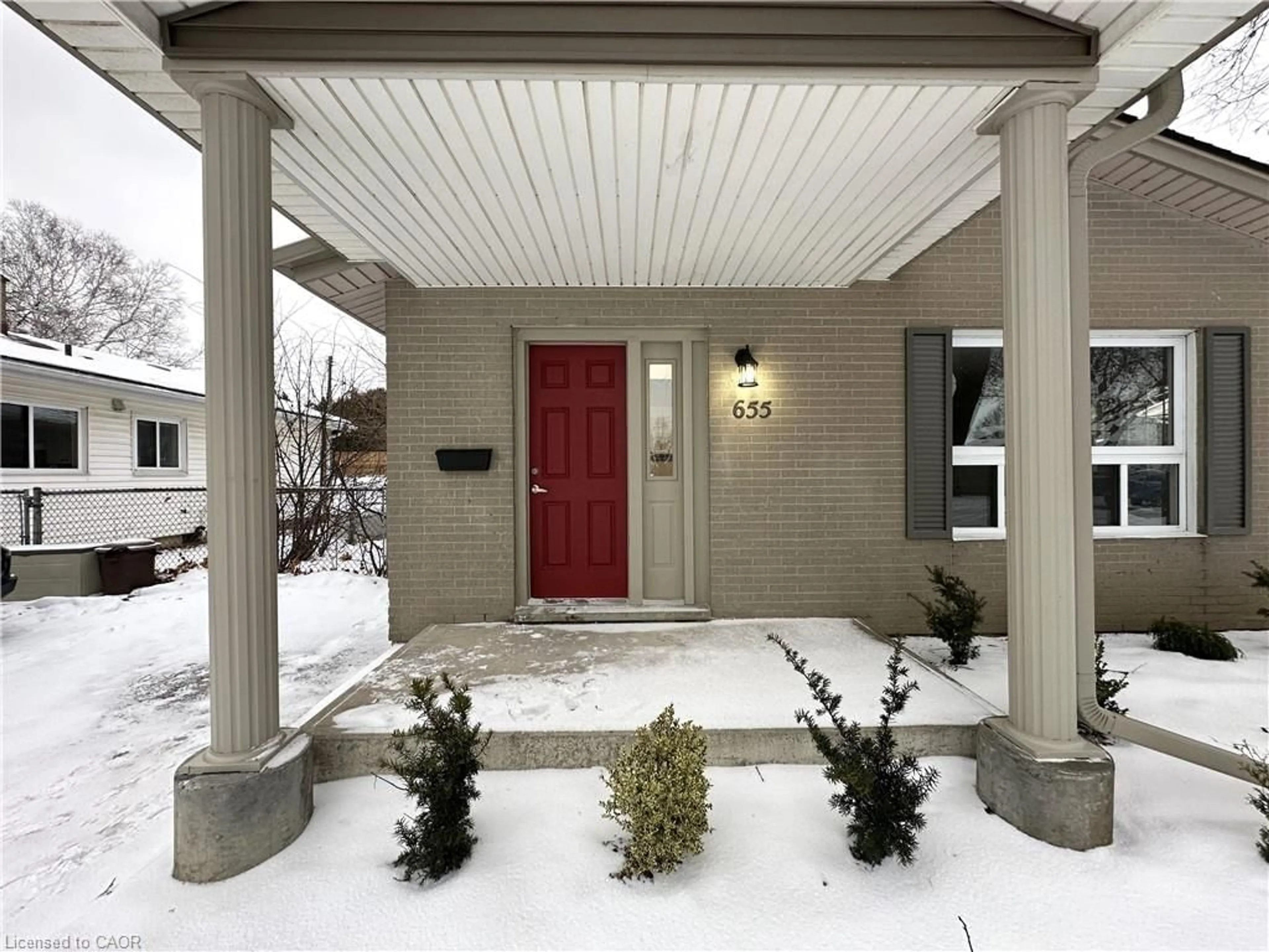 Indoor entryway for 655 Gibralter St, Delhi Ontario N4B 2H6
