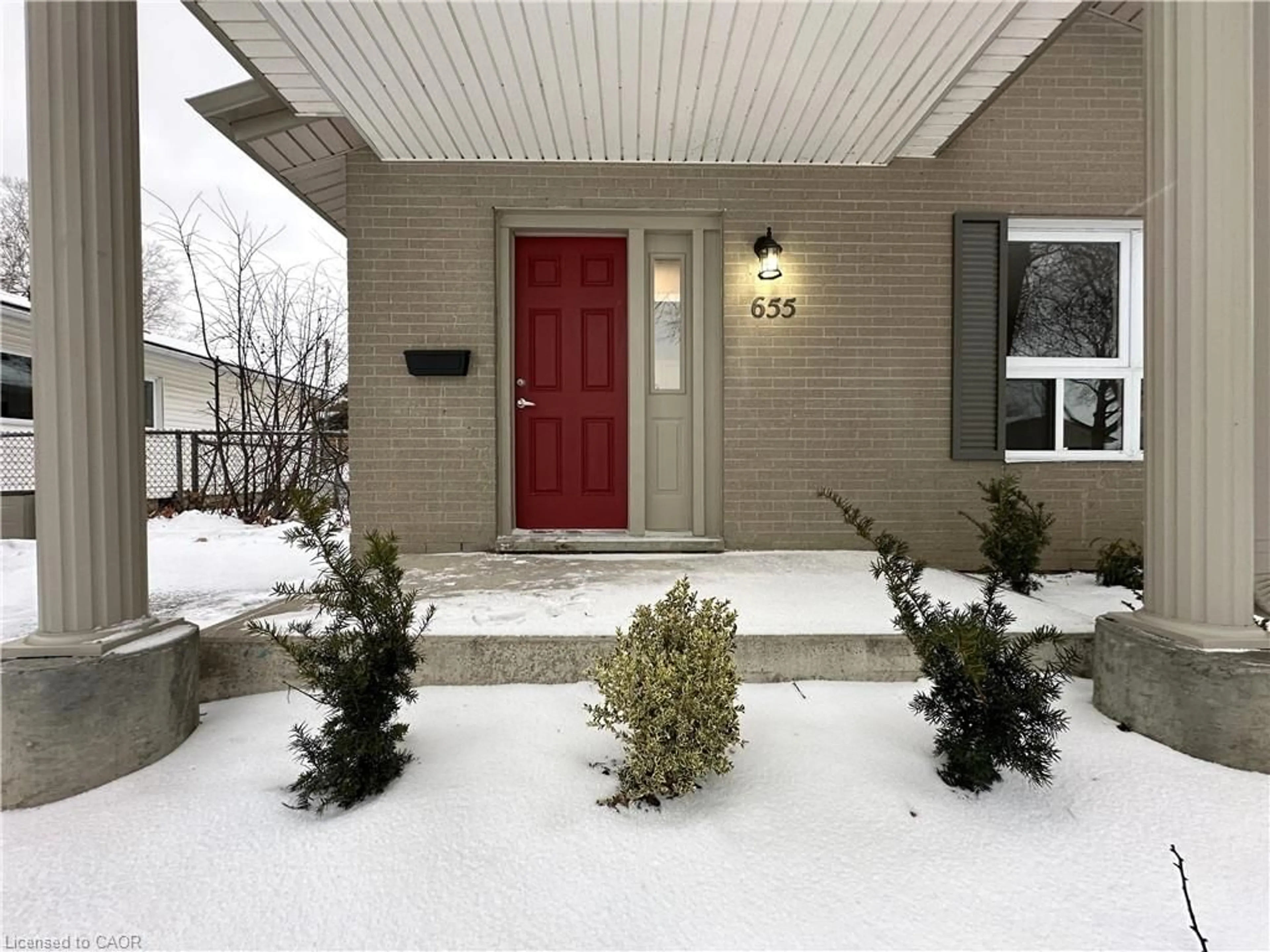 Indoor entryway for 655 Gibralter St, Delhi Ontario N4B 2H6