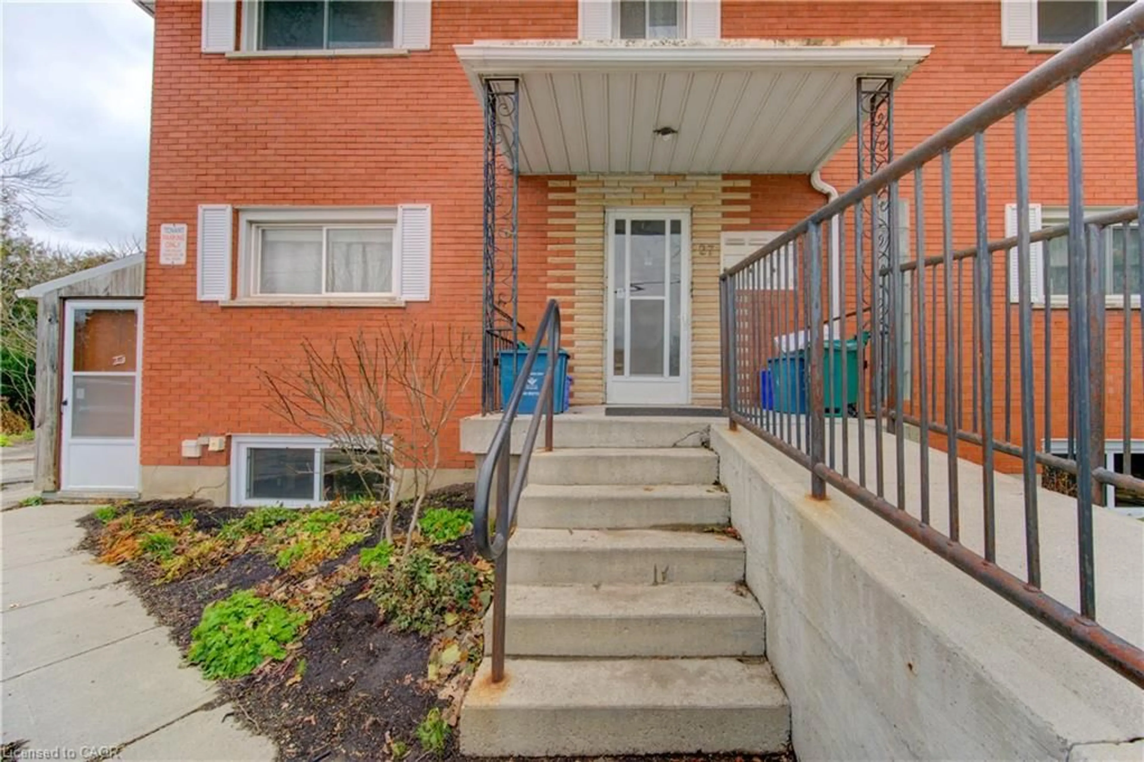 Indoor entryway for 27 Margaret Ave, Waterloo Ontario N2J 3P2