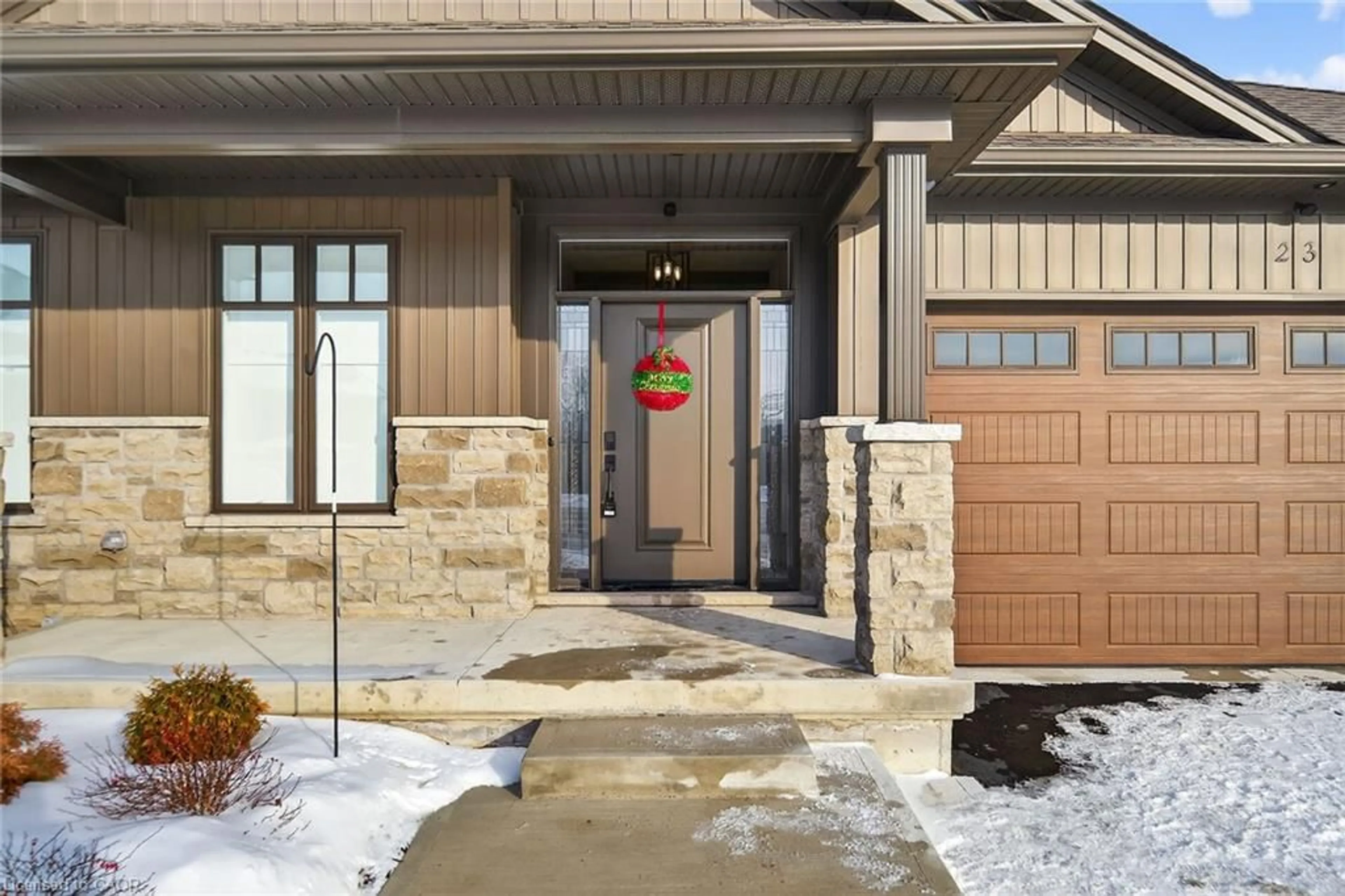 Indoor entryway for 24 Craddock Blvd #23, Jarvis Ontario N0A 1J0